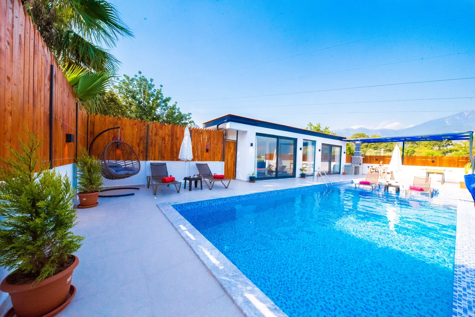 Çavdır’da Balayı Çiftlerine Uygun, Korunaklı Havuzlu, 2 Yatak Odalı, Ekonomik Villa
