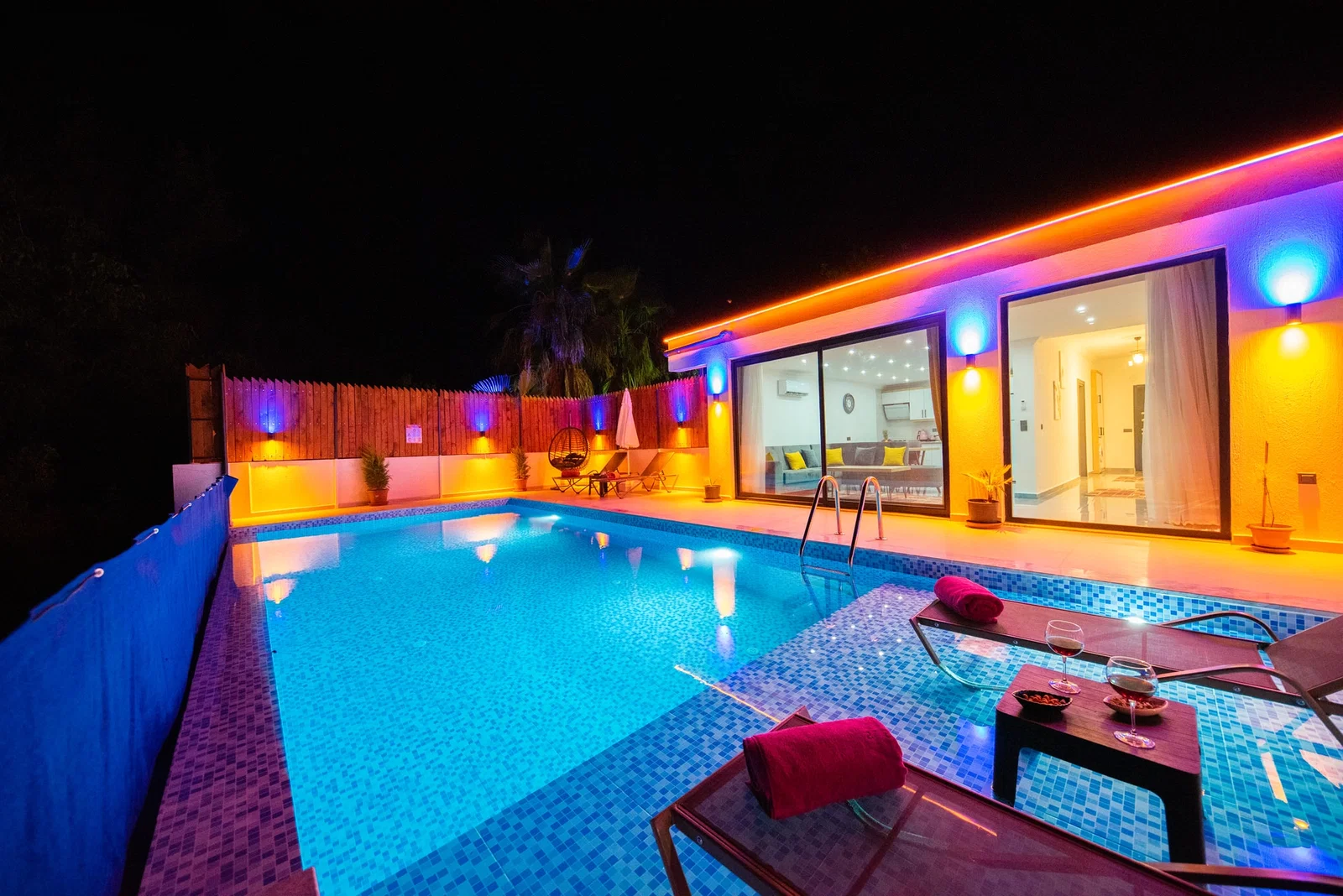 Çavdır’da Balayı Çiftlerine Uygun, Korunaklı Havuzlu, 2 Yatak Odalı, Ekonomik Villa