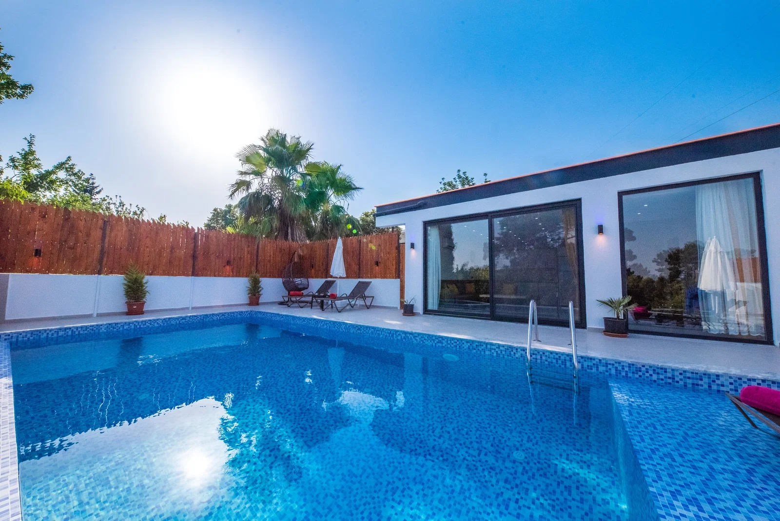 Çavdır’da Balayı Çiftlerine Uygun, Korunaklı Havuzlu, 2 Yatak Odalı, Ekonomik Villa
