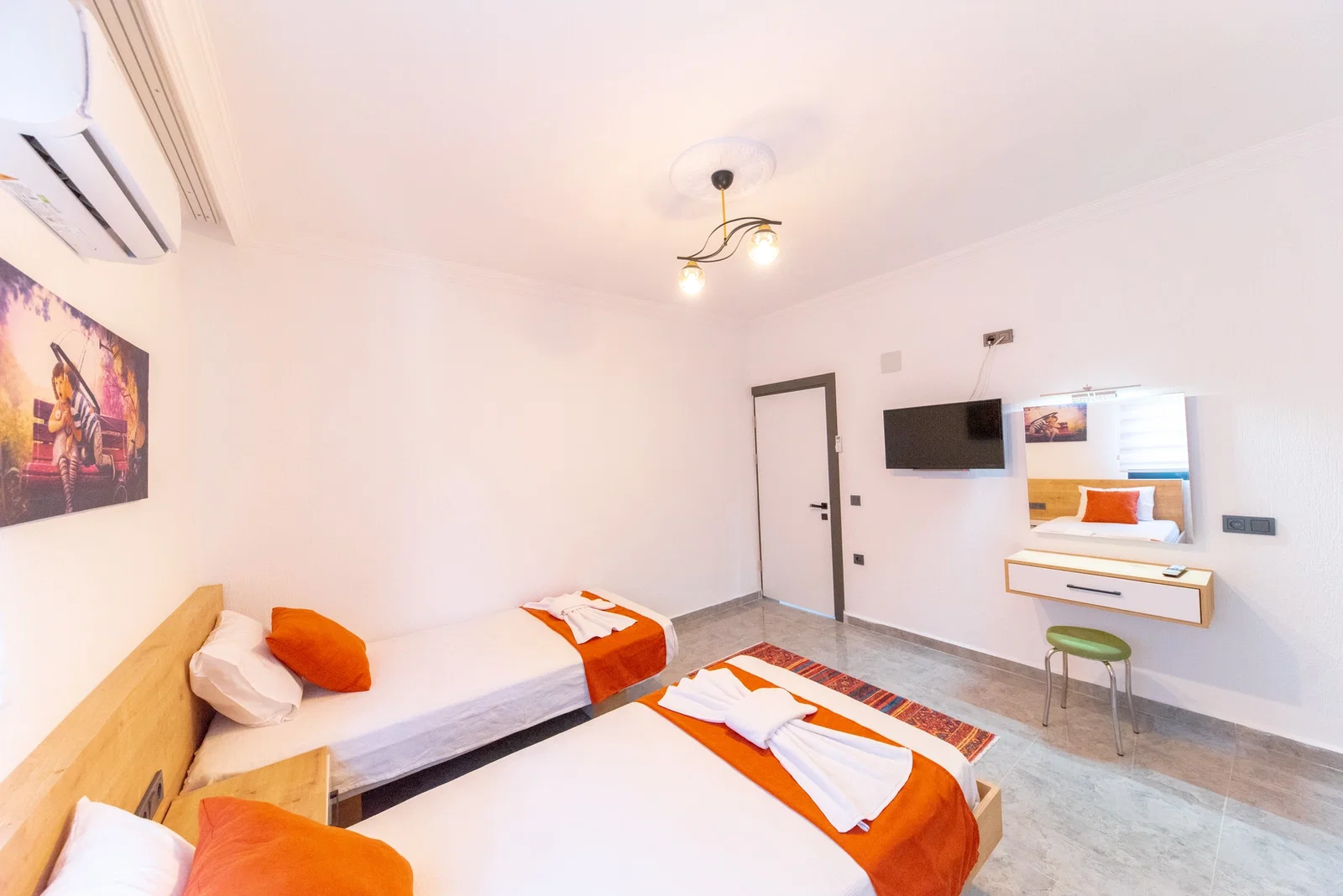 Çavdır’da Balayı Çiftlerine Uygun, Korunaklı Havuzlu, 2 Yatak Odalı, Ekonomik Villa