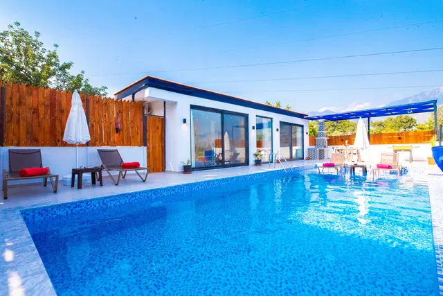 Çavdır’da Balayı Çiftlerine Uygun, Korunaklı Havuzlu, 2 Yatak Odalı, Ekonomik Villa