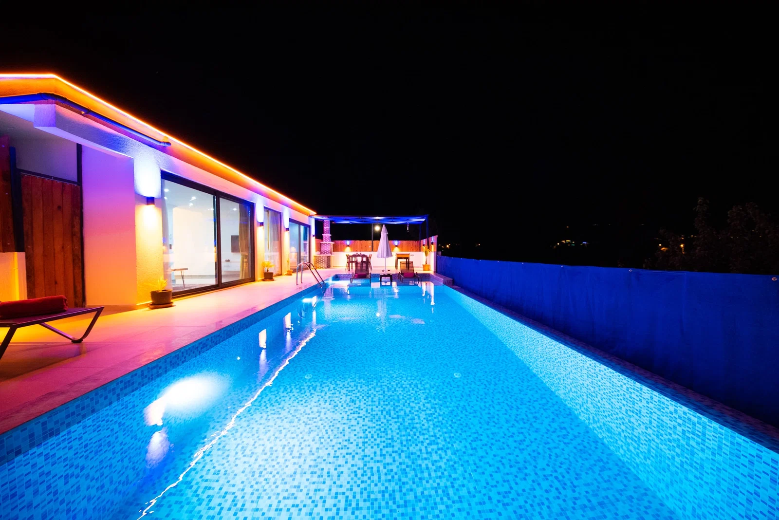 Çavdır’da Balayı Çiftlerine Uygun, Korunaklı Havuzlu, 2 Yatak Odalı, Ekonomik Villa