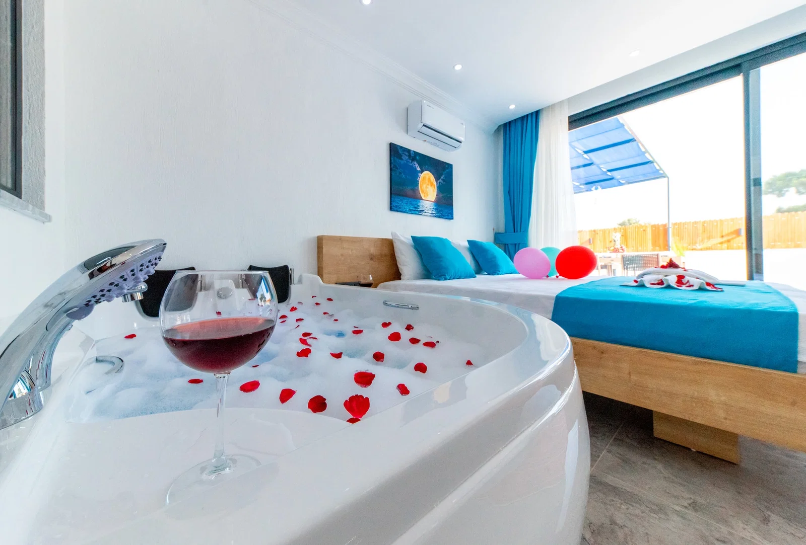 Çavdır’da Balayı Çiftlerine Uygun, Korunaklı Havuzlu, 2 Yatak Odalı, Ekonomik Villa