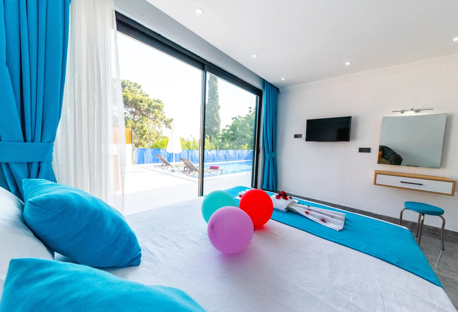 Çavdır’da Balayı Çiftlerine Uygun, Korunaklı Havuzlu, 2 Yatak Odalı, Ekonomik Villa
