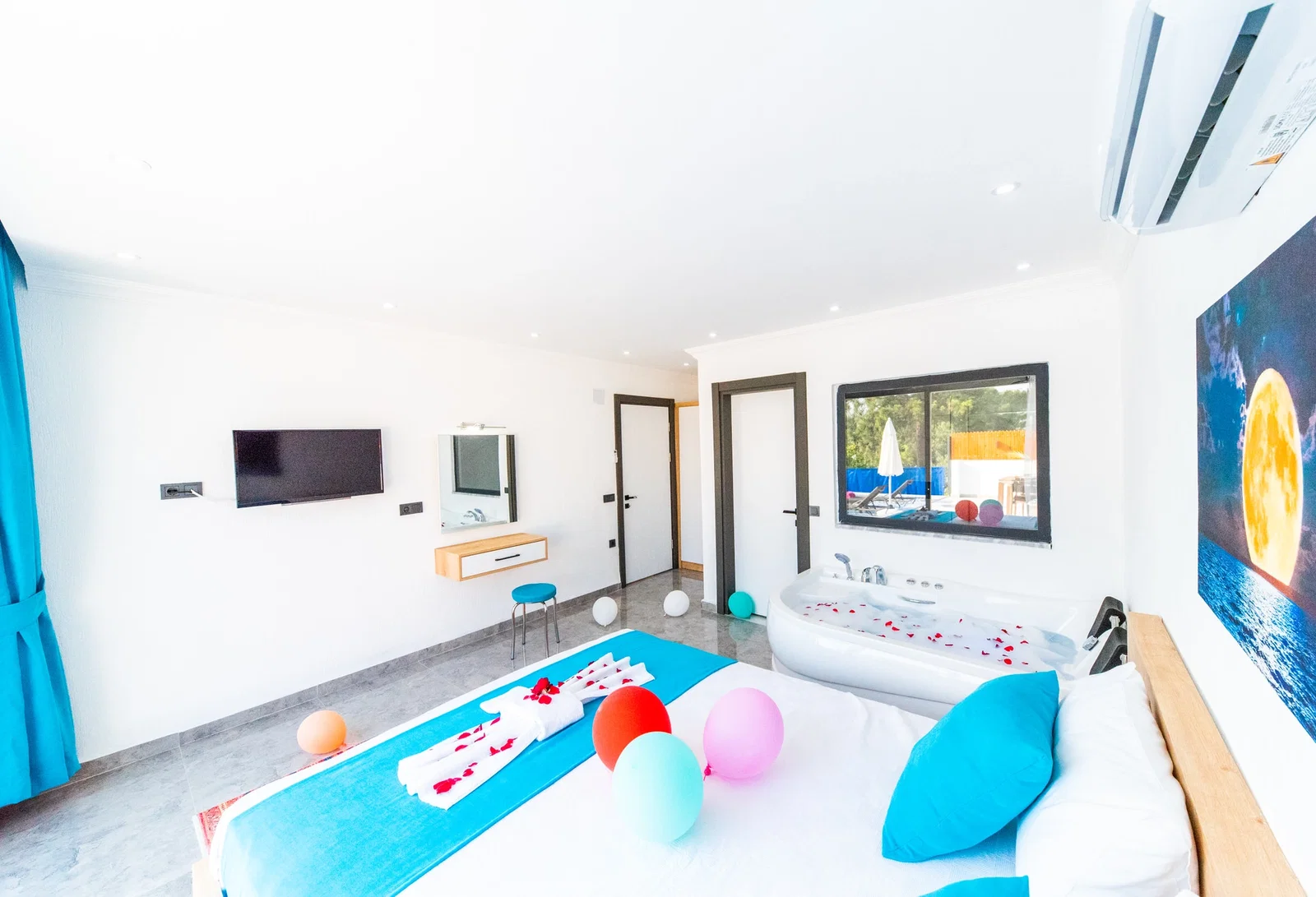 Çavdır’da Balayı Çiftlerine Uygun, Korunaklı Havuzlu, 2 Yatak Odalı, Ekonomik Villa
