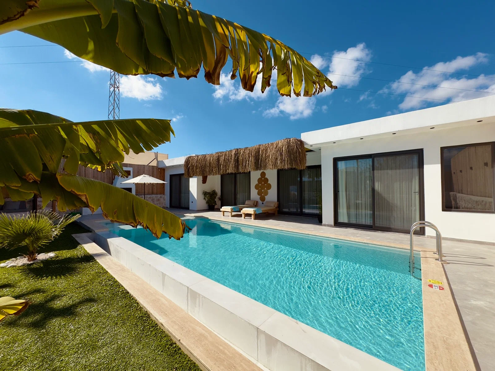 Patara’da Balayı Çiftlerine Uygun, Korunaklı Havuzlu, 2 Yatak Odalı, Kiralık Villa