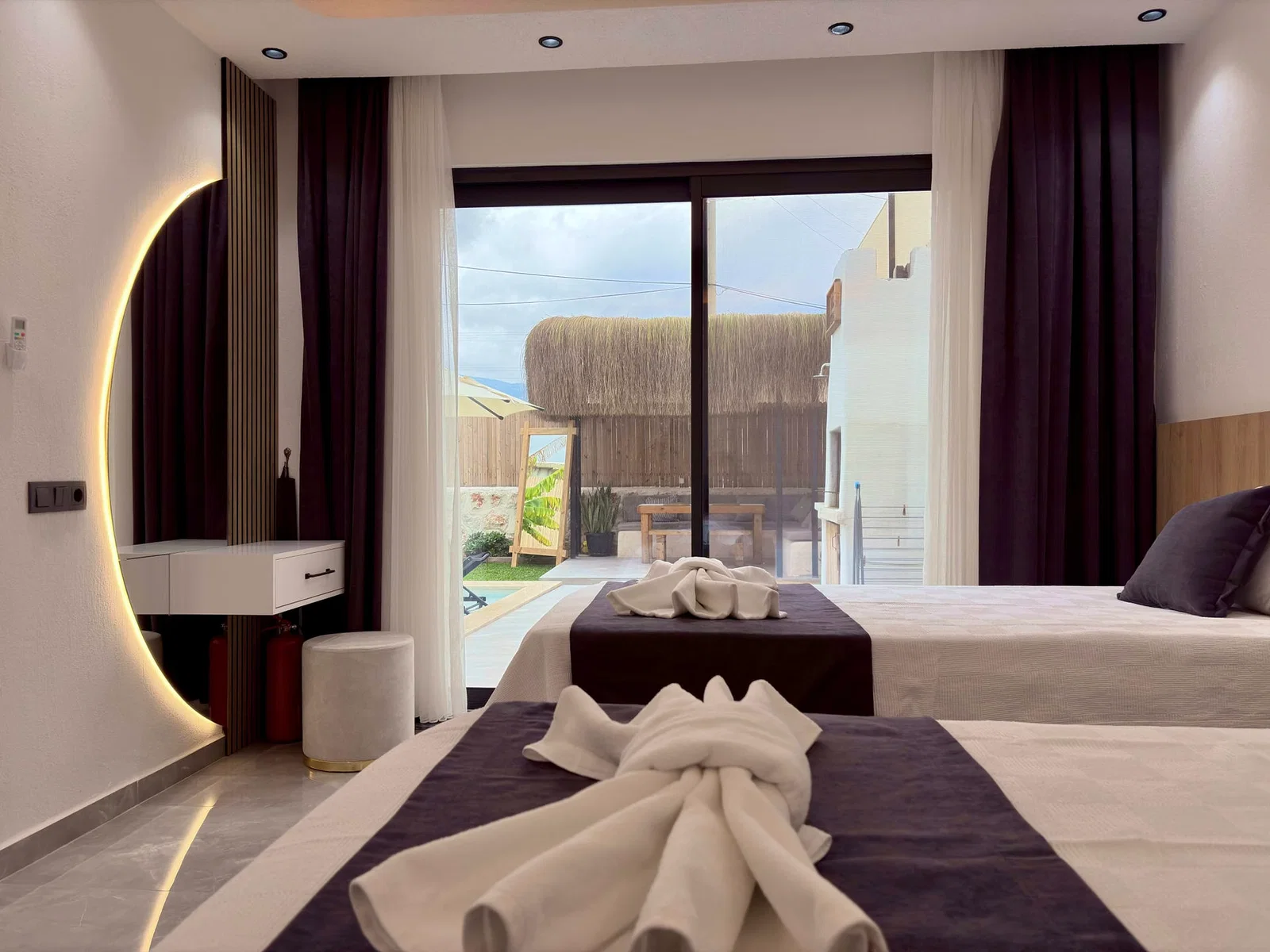 Patara’da Balayı Çiftlerine Uygun, Korunaklı Havuzlu, 2 Yatak Odalı, Kiralık Villa