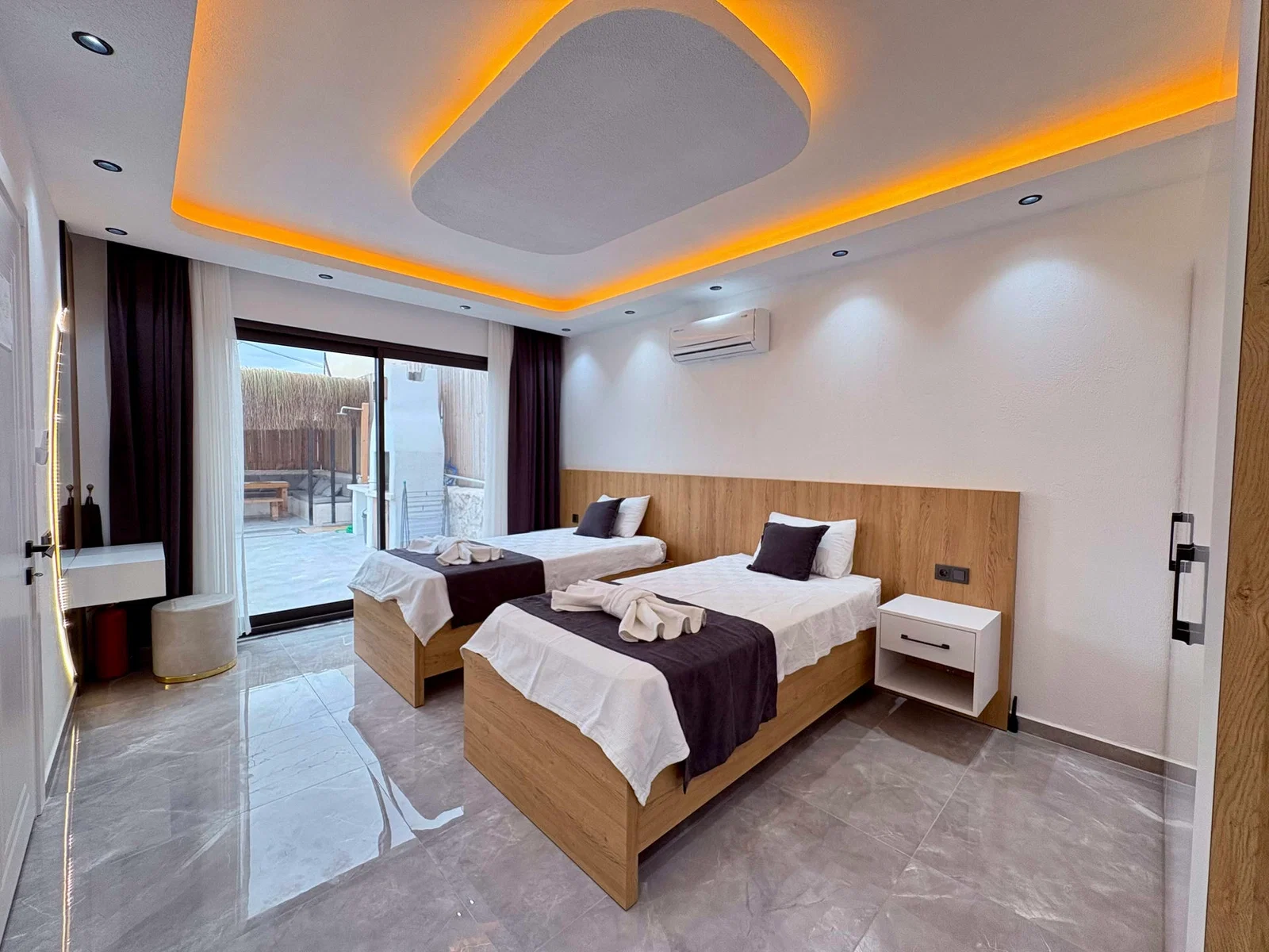 Patara’da Balayı Çiftlerine Uygun, Korunaklı Havuzlu, 2 Yatak Odalı, Kiralık Villa
