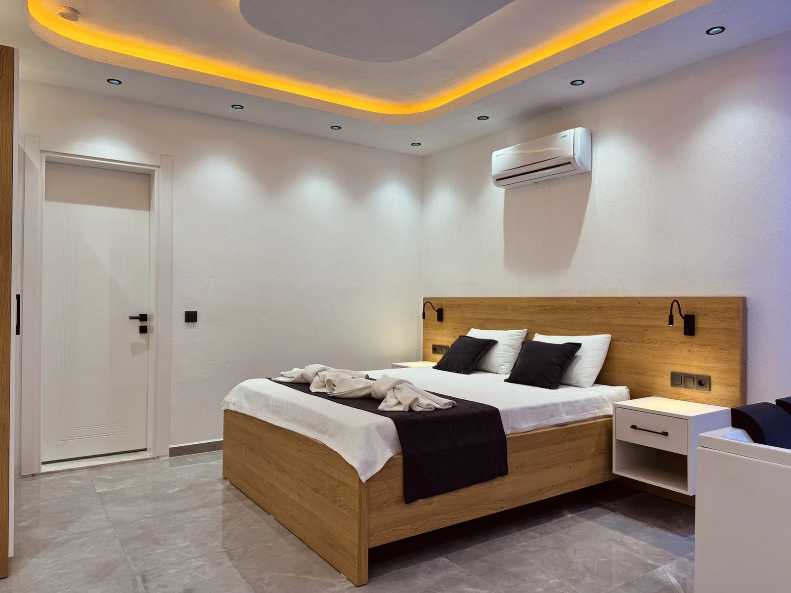 Patara’da Balayı Çiftlerine Uygun, Korunaklı Havuzlu, 2 Yatak Odalı, Kiralık Villa
