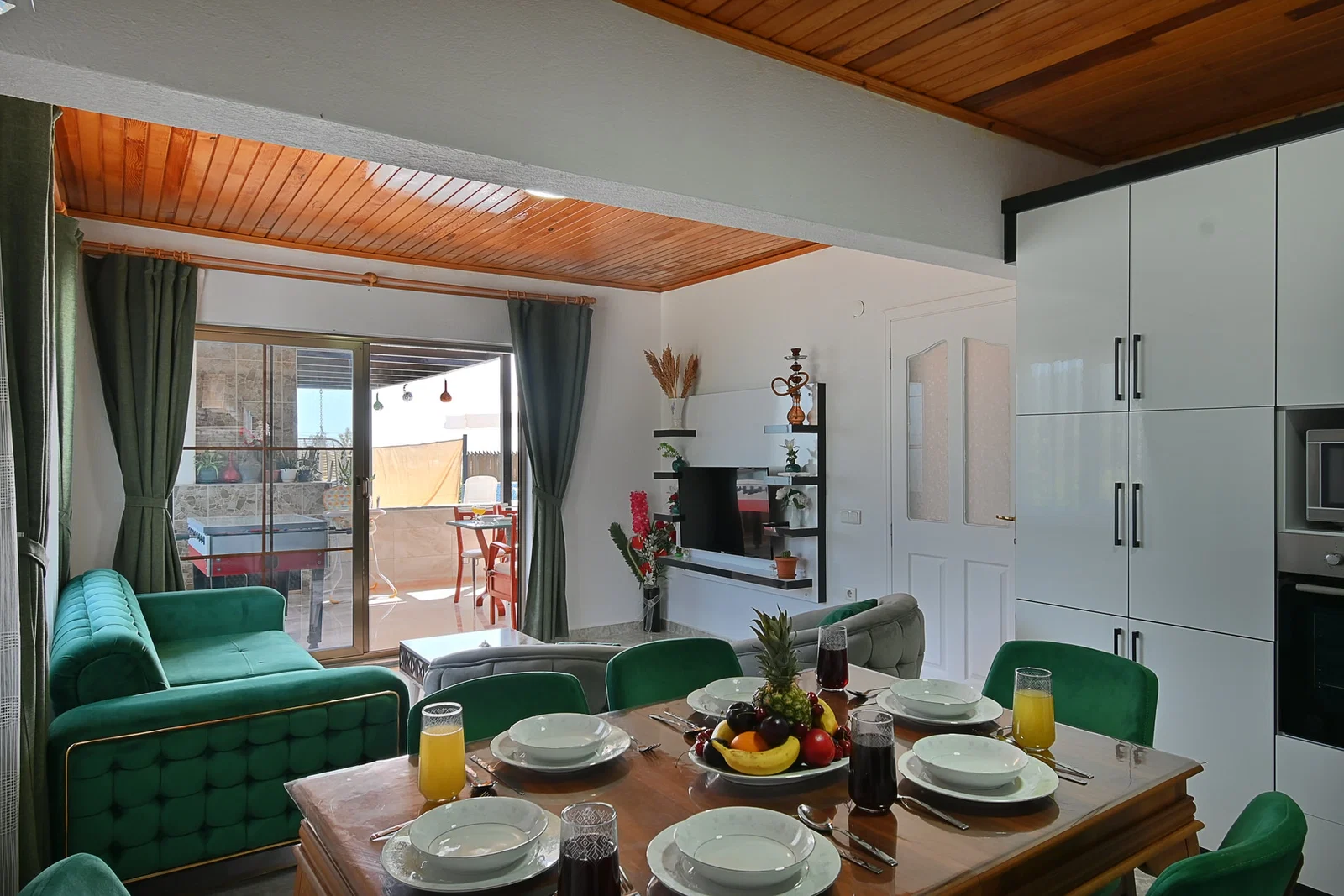 Çayköy’de Balayı Çiftlerine Uygun, Korunaklı Havuzlu, 4 Kişilik, Ekonomik Villa