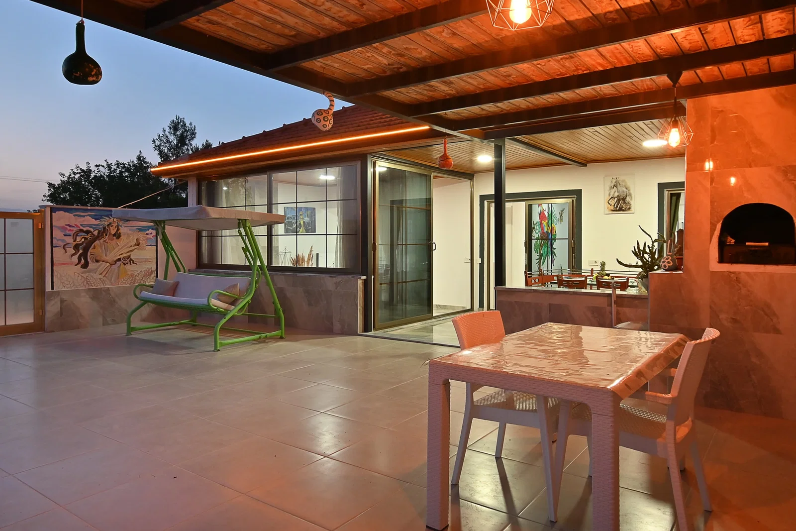 Çayköy’de Balayı Çiftlerine Uygun, Korunaklı Havuzlu, 4 Kişilik, Ekonomik Villa