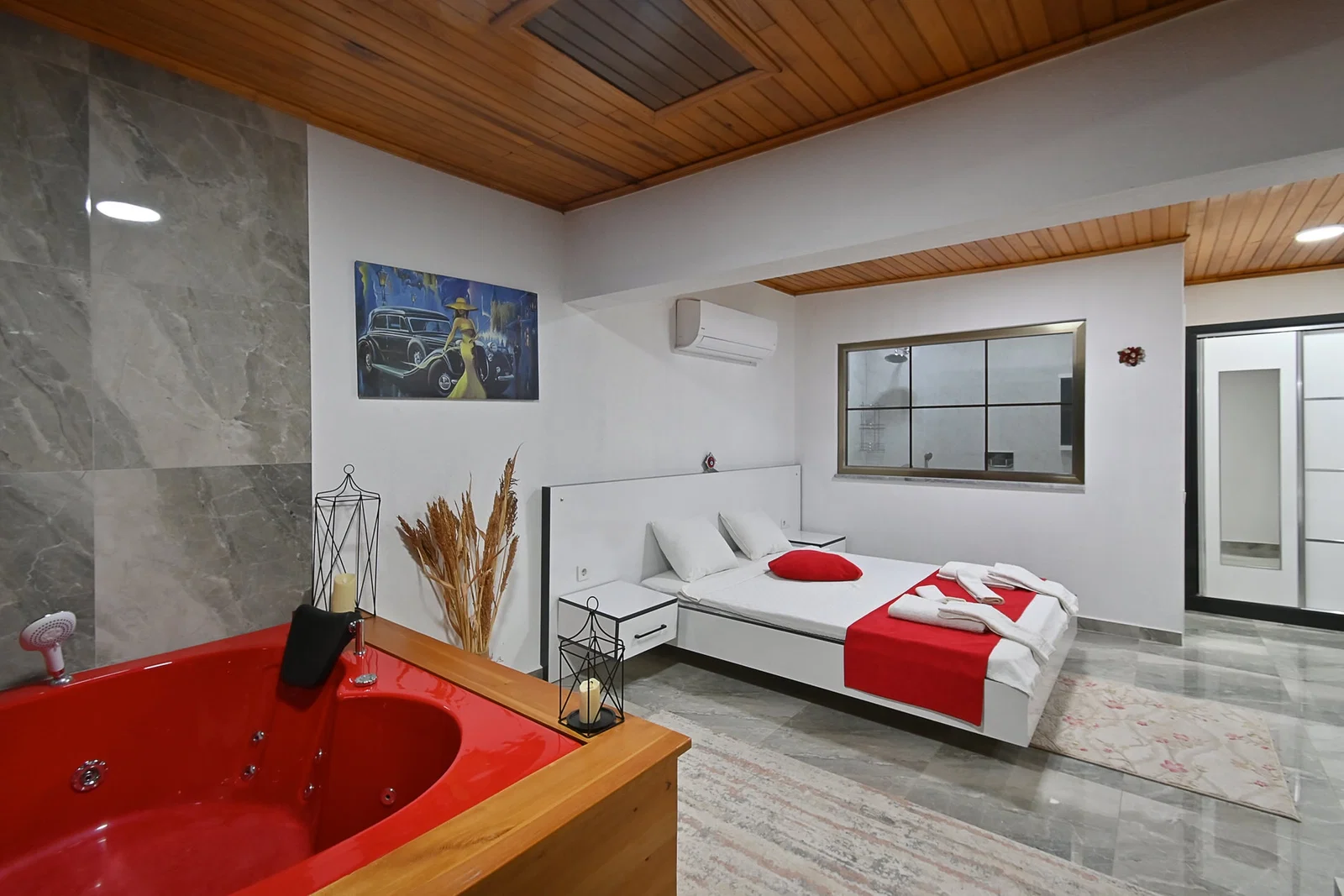Çayköy’de Balayı Çiftlerine Uygun, Korunaklı Havuzlu, 4 Kişilik, Ekonomik Villa