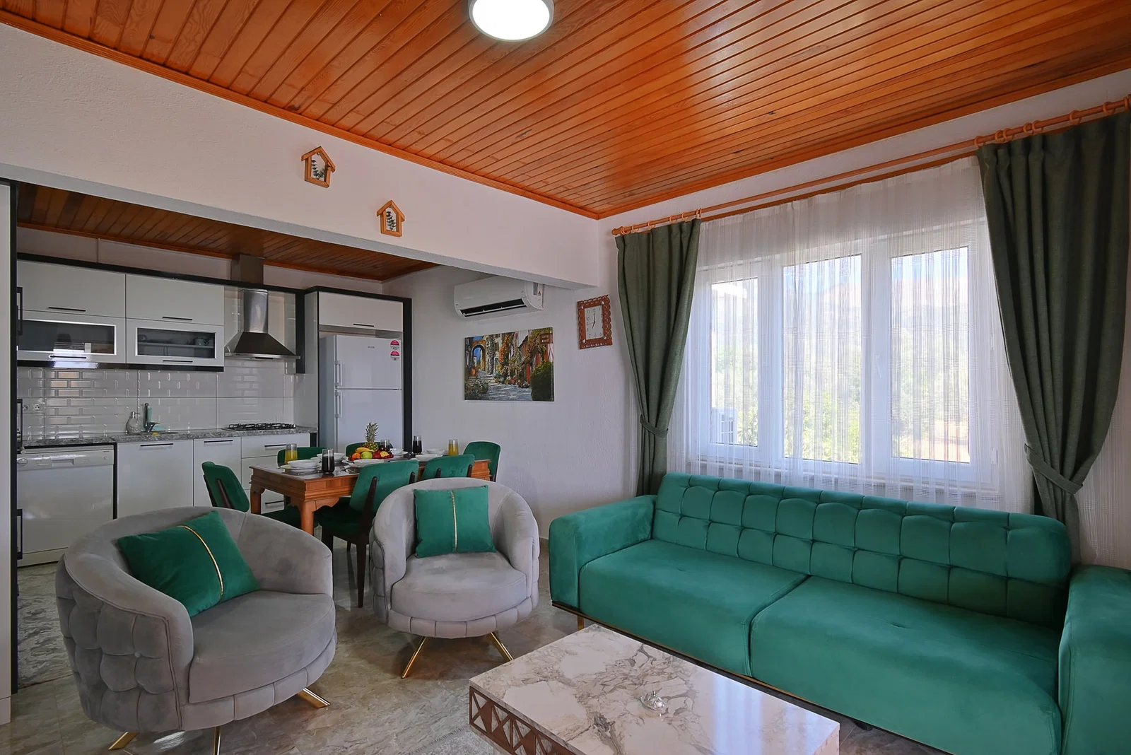 Çayköy’de Balayı Çiftlerine Uygun, Korunaklı Havuzlu, 4 Kişilik, Ekonomik Villa