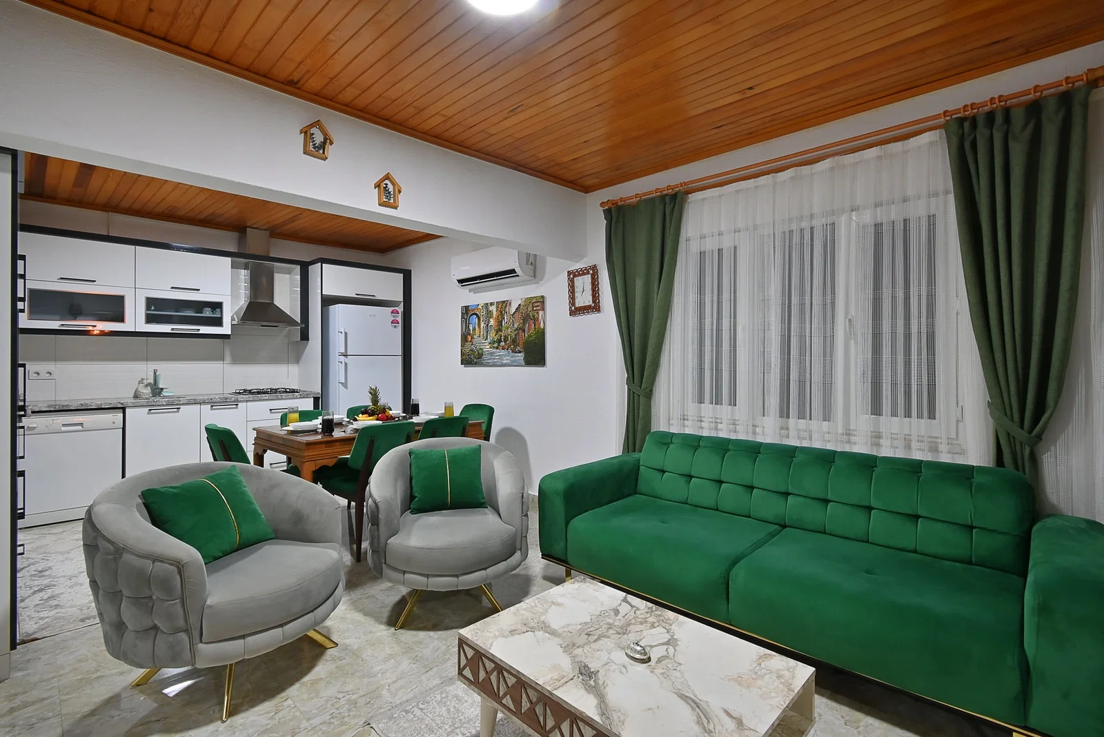 Çayköy’de Balayı Çiftlerine Uygun, Korunaklı Havuzlu, 4 Kişilik, Ekonomik Villa