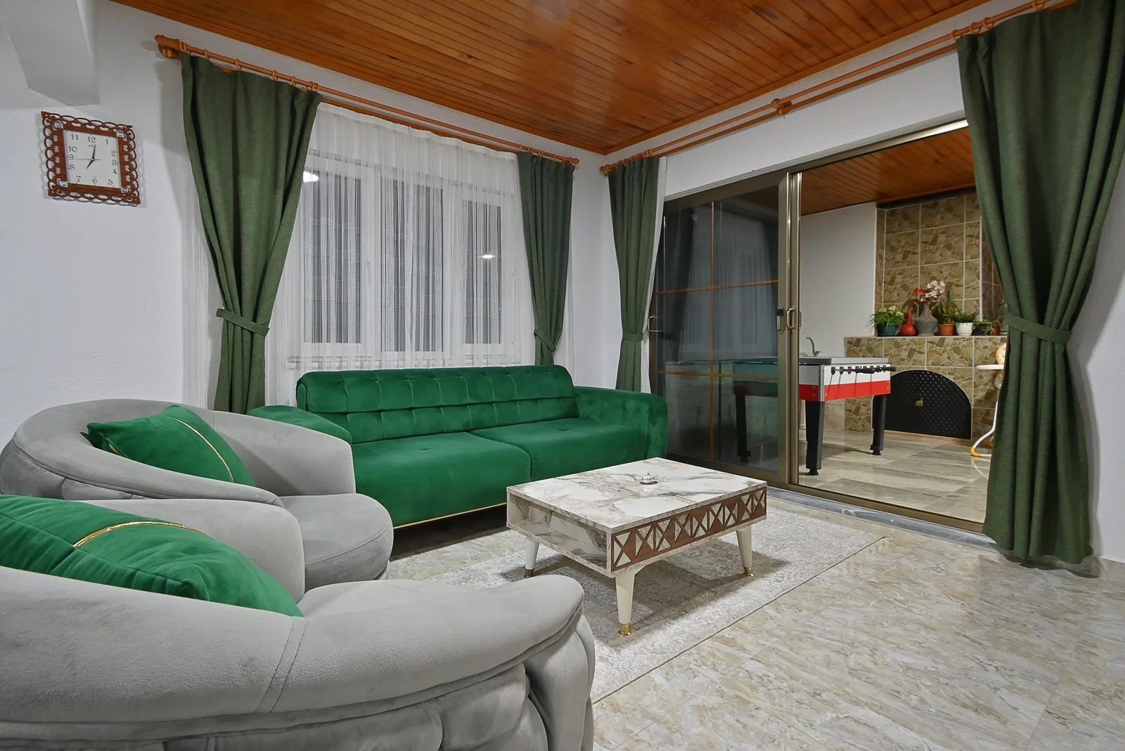 Çayköy’de Balayı Çiftlerine Uygun, Korunaklı Havuzlu, 4 Kişilik, Ekonomik Villa