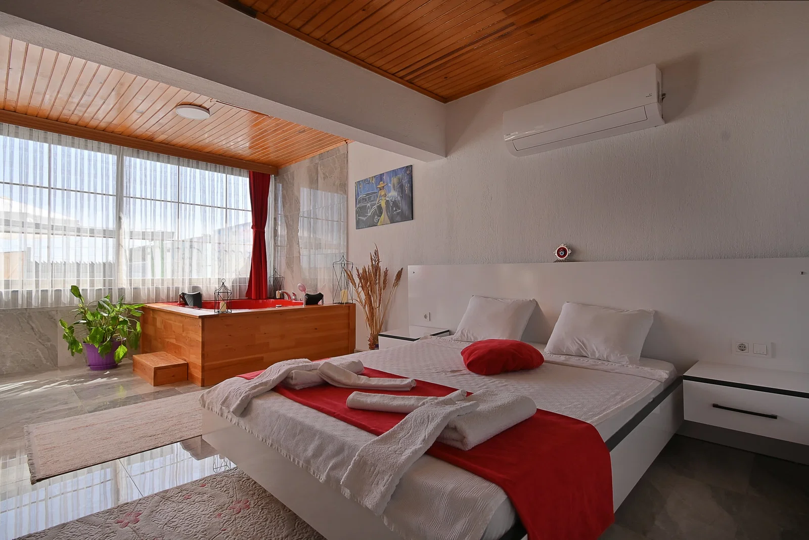 Çayköy’de Balayı Çiftlerine Uygun, Korunaklı Havuzlu, 4 Kişilik, Ekonomik Villa