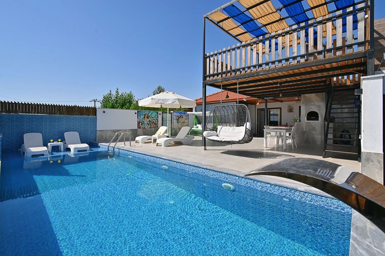 Çayköy’de Balayı Çiftlerine Uygun, Korunaklı Havuzlu, 4 Kişilik, Ekonomik Villa