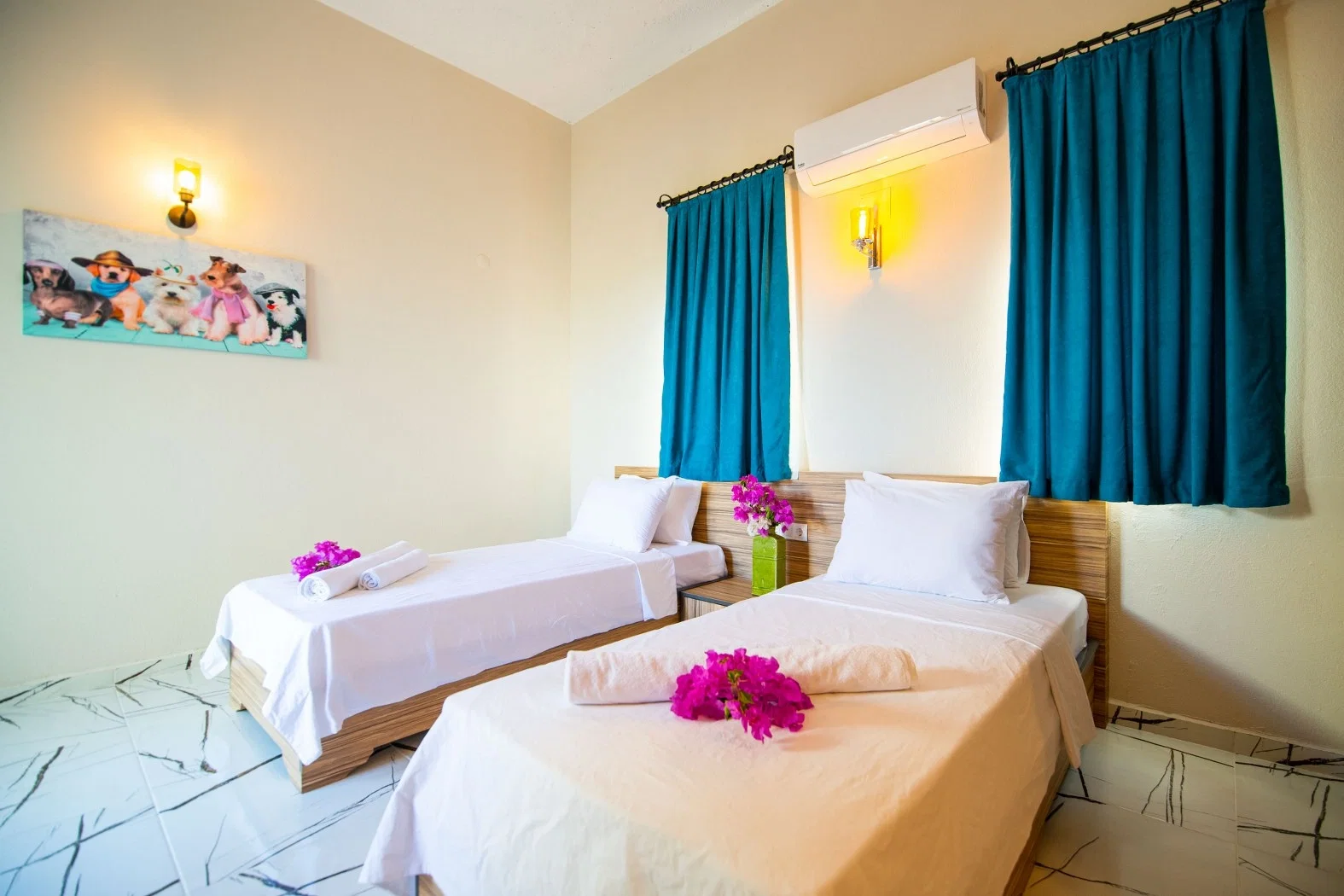 Yeşilköy’de Korunaklı, Isıtmalı Havuzlu, 4 Kişilik, Ekonomik Villa