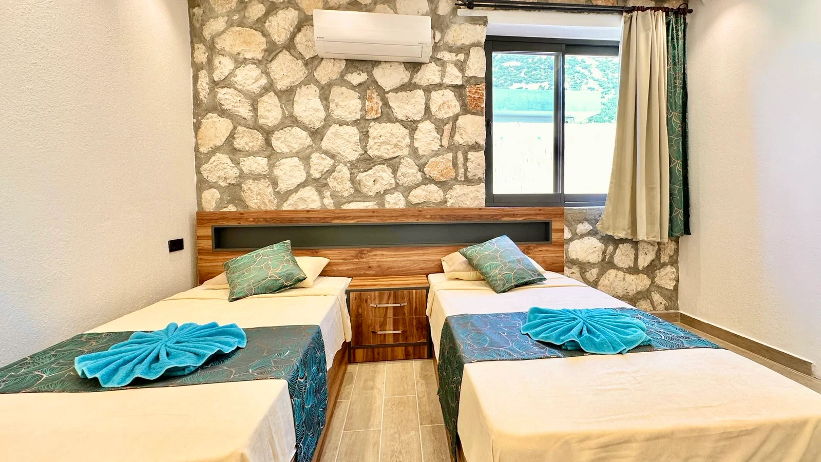 Bezirgan’da Balayı Çiftlerine Uygun, Korunaklı Havuzlu, 2 Yatak Odalı, Ekonomik Villa