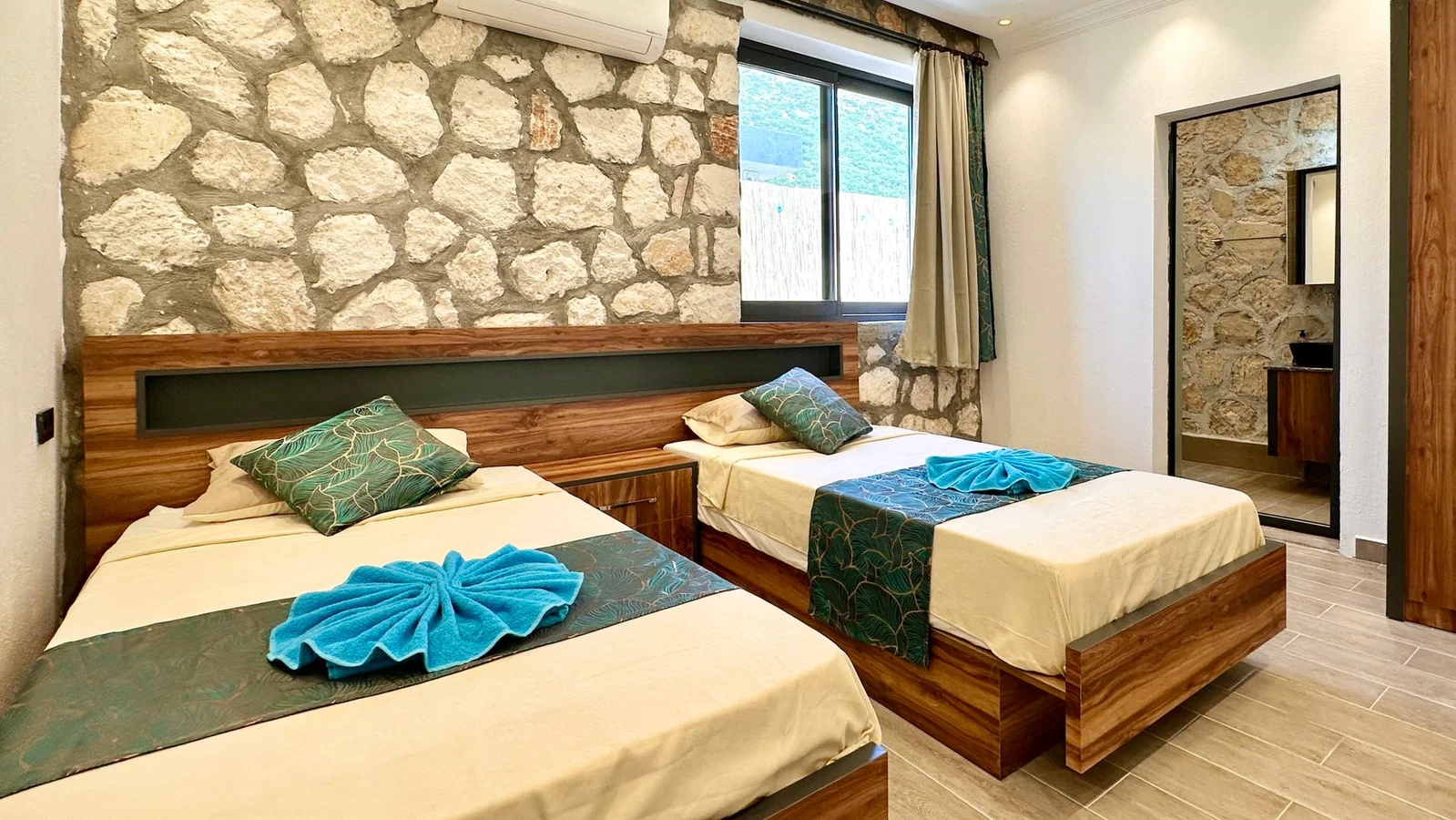 Bezirgan’da Balayı Çiftlerine Uygun, Korunaklı Havuzlu, 2 Yatak Odalı, Ekonomik Villa
