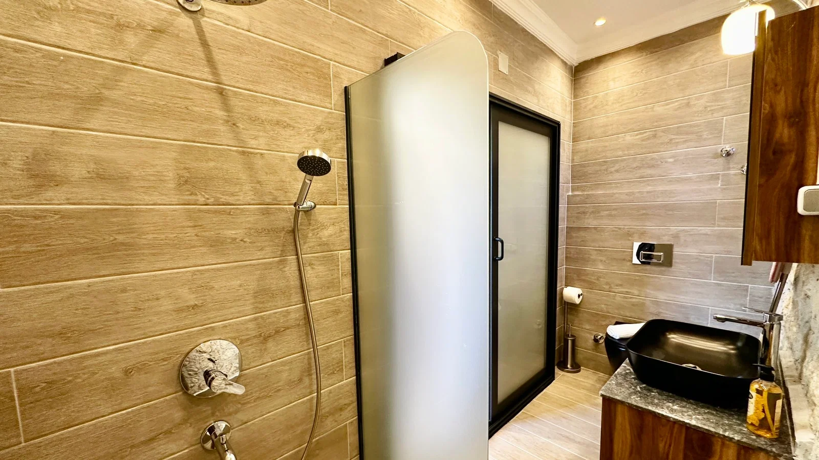 Bezirgan’da Balayı Çiftlerine Uygun, Korunaklı Havuzlu, 2 Yatak Odalı, Ekonomik Villa