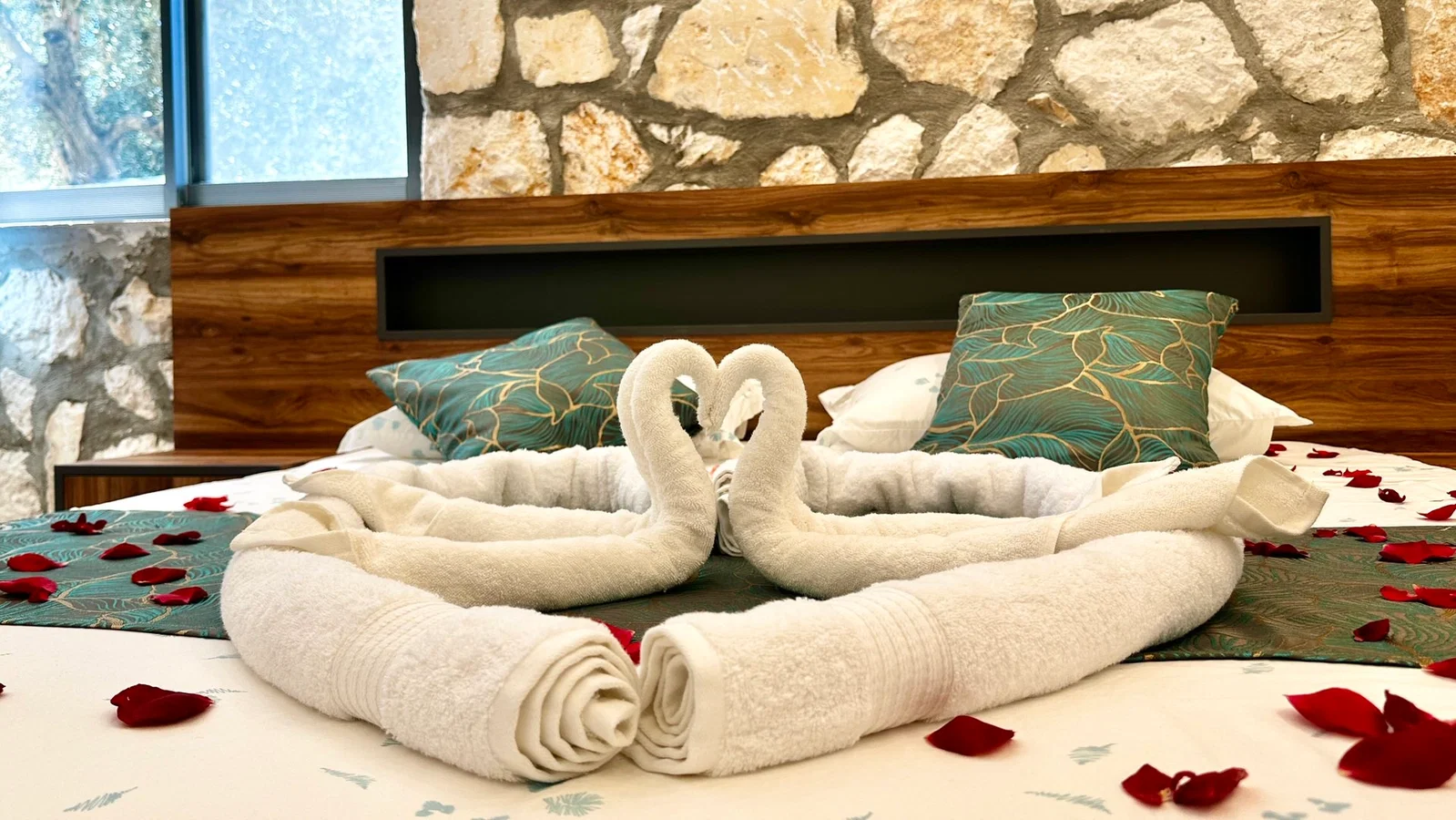 Bezirgan’da Balayı Çiftlerine Uygun, Korunaklı Havuzlu, 2 Yatak Odalı, Ekonomik Villa