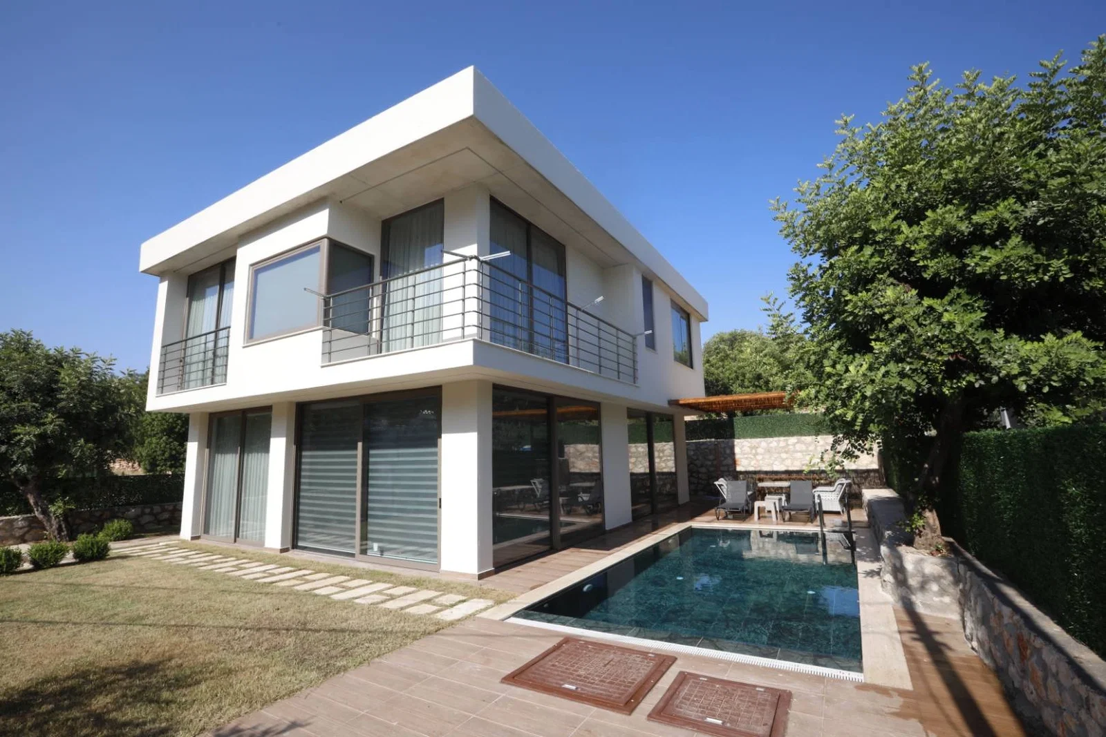 Finike’de Sakin Konumda, Özel Havuzlu, Jakuzili, Kiralık Villa