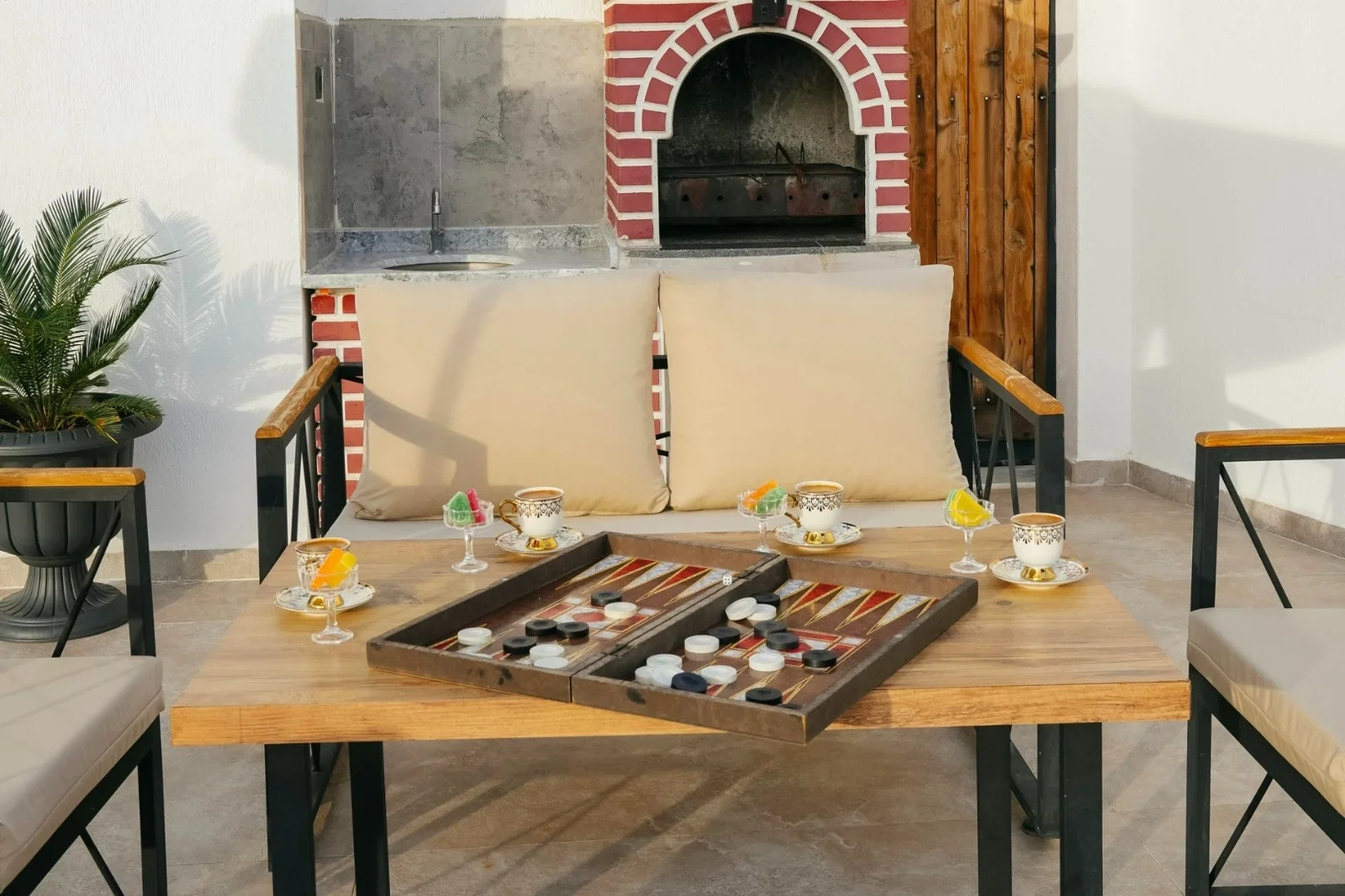 Çayköy’de Balayı Çiftlerine Uygun, Korunaklı Havuzlu, 4 Kişilik, Kiralık Villa