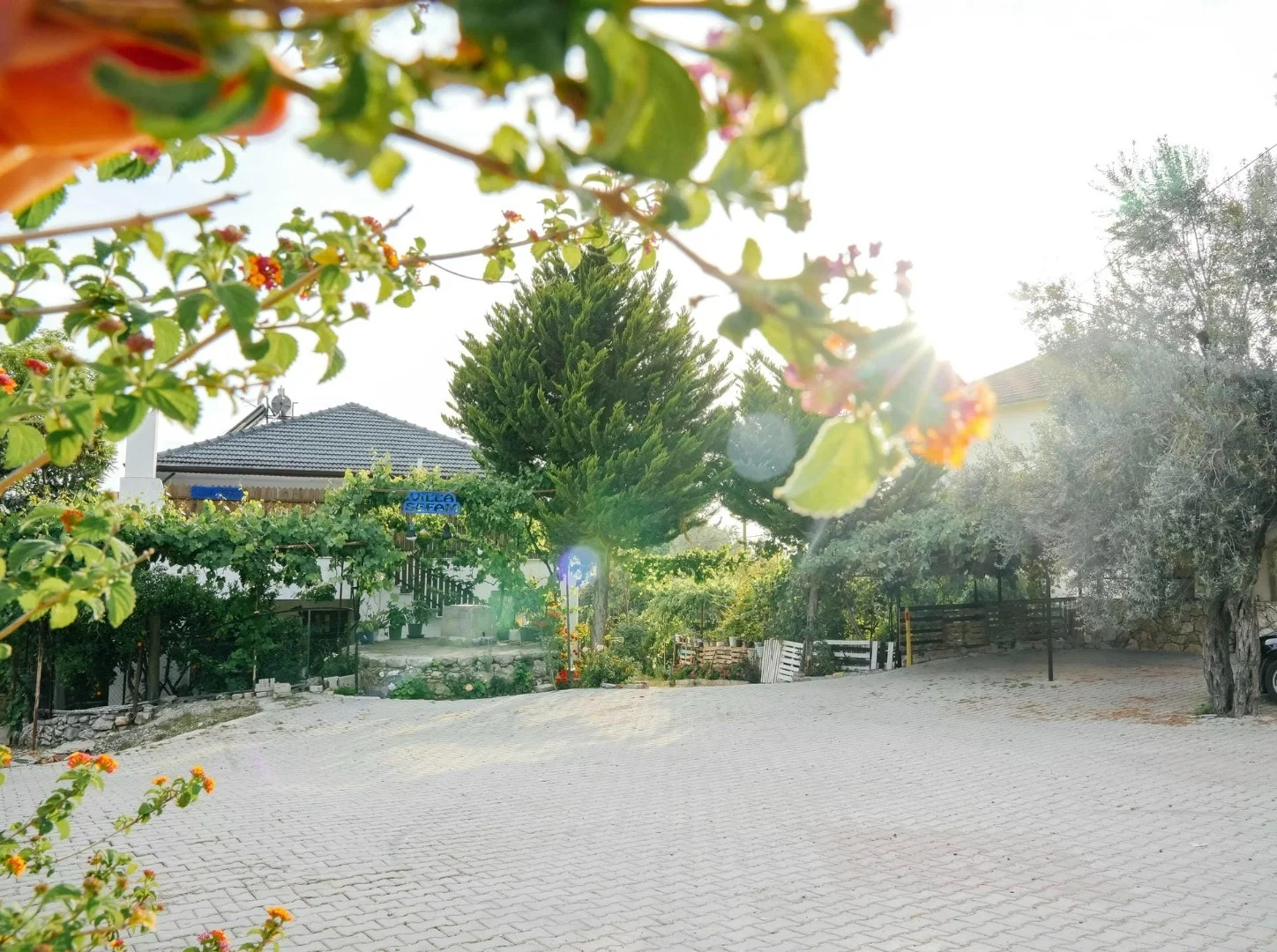 Çayköy’de Balayı Çiftlerine Uygun, Korunaklı Havuzlu, 4 Kişilik, Kiralık Villa