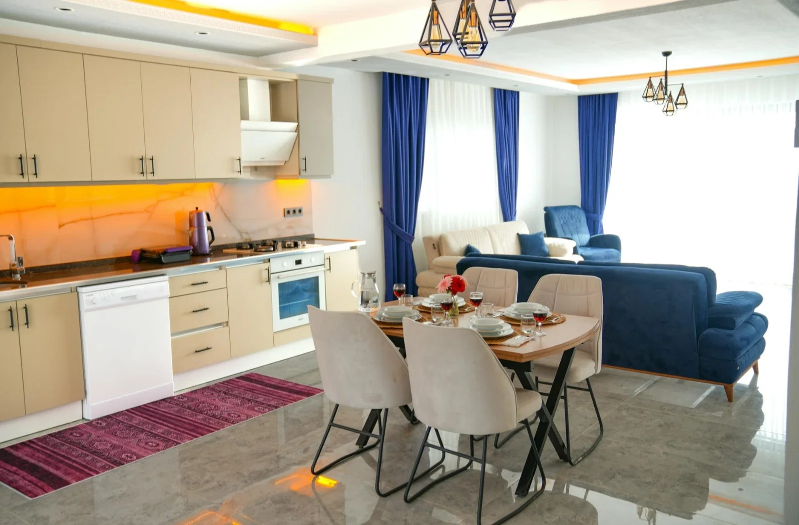 Çayköy’de Balayı Çiftlerine Uygun, Korunaklı Havuzlu, 4 Kişilik, Kiralık Villa