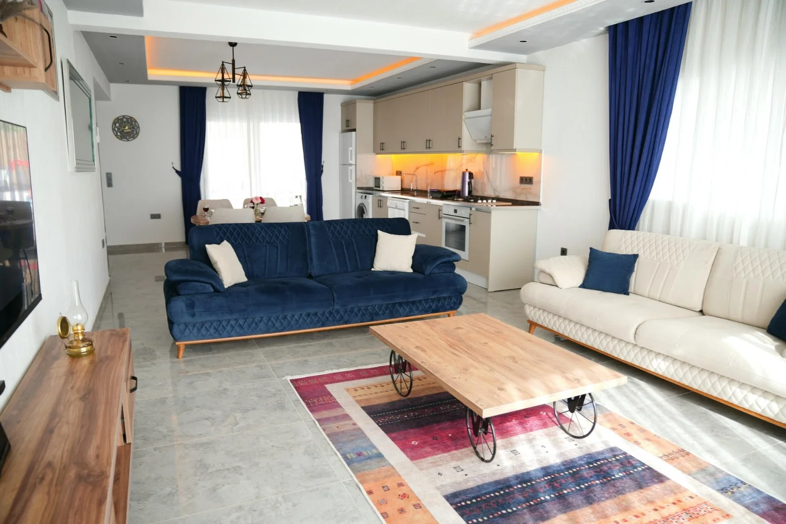Çayköy’de Balayı Çiftlerine Uygun, Korunaklı Havuzlu, 4 Kişilik, Kiralık Villa