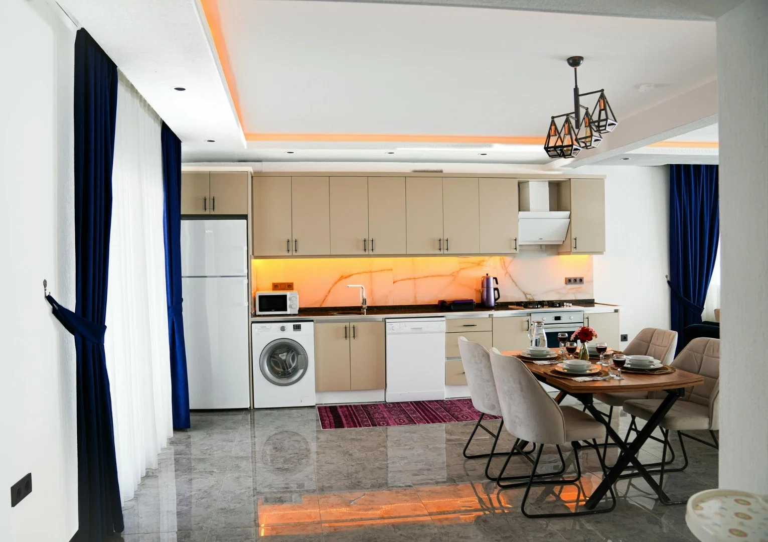 Çayköy’de Balayı Çiftlerine Uygun, Korunaklı Havuzlu, 4 Kişilik, Kiralık Villa