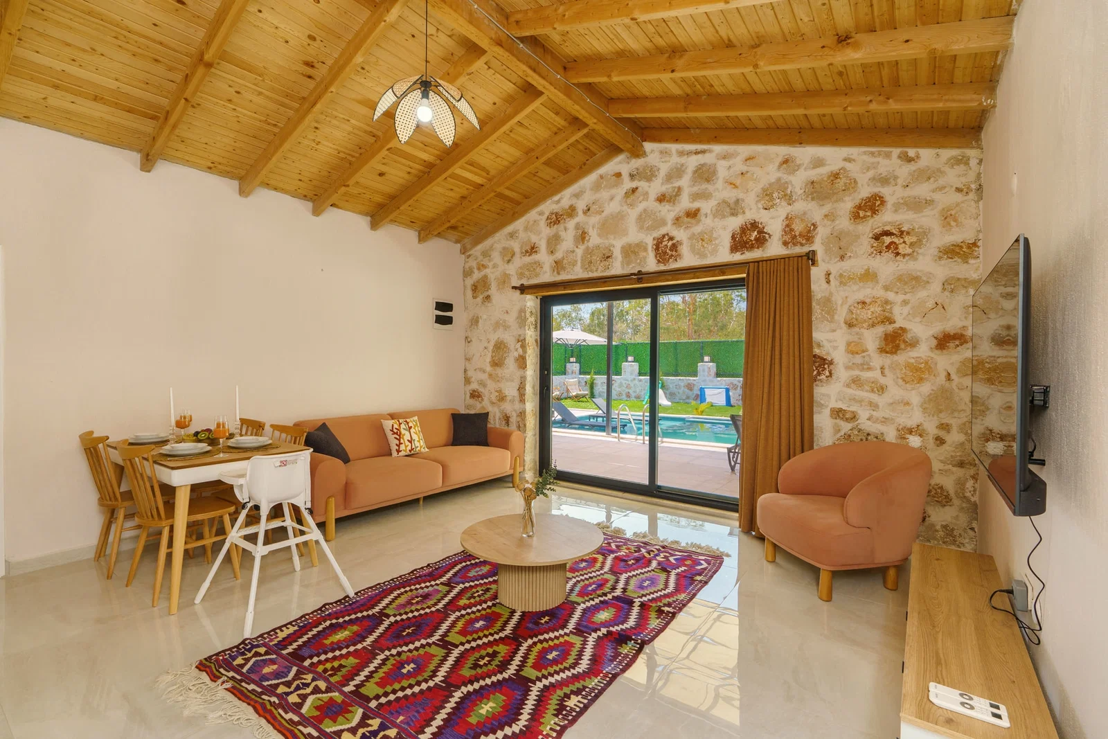 Patara’da Balayı Çiftlerine Uygun, Korunaklı Havuzlu, 2 Yatak Odalı, Kiralık Villa