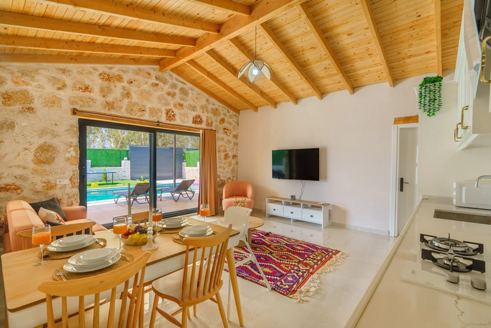 Patara’da Balayı Çiftlerine Uygun, Korunaklı Havuzlu, 2 Yatak Odalı, Kiralık Villa