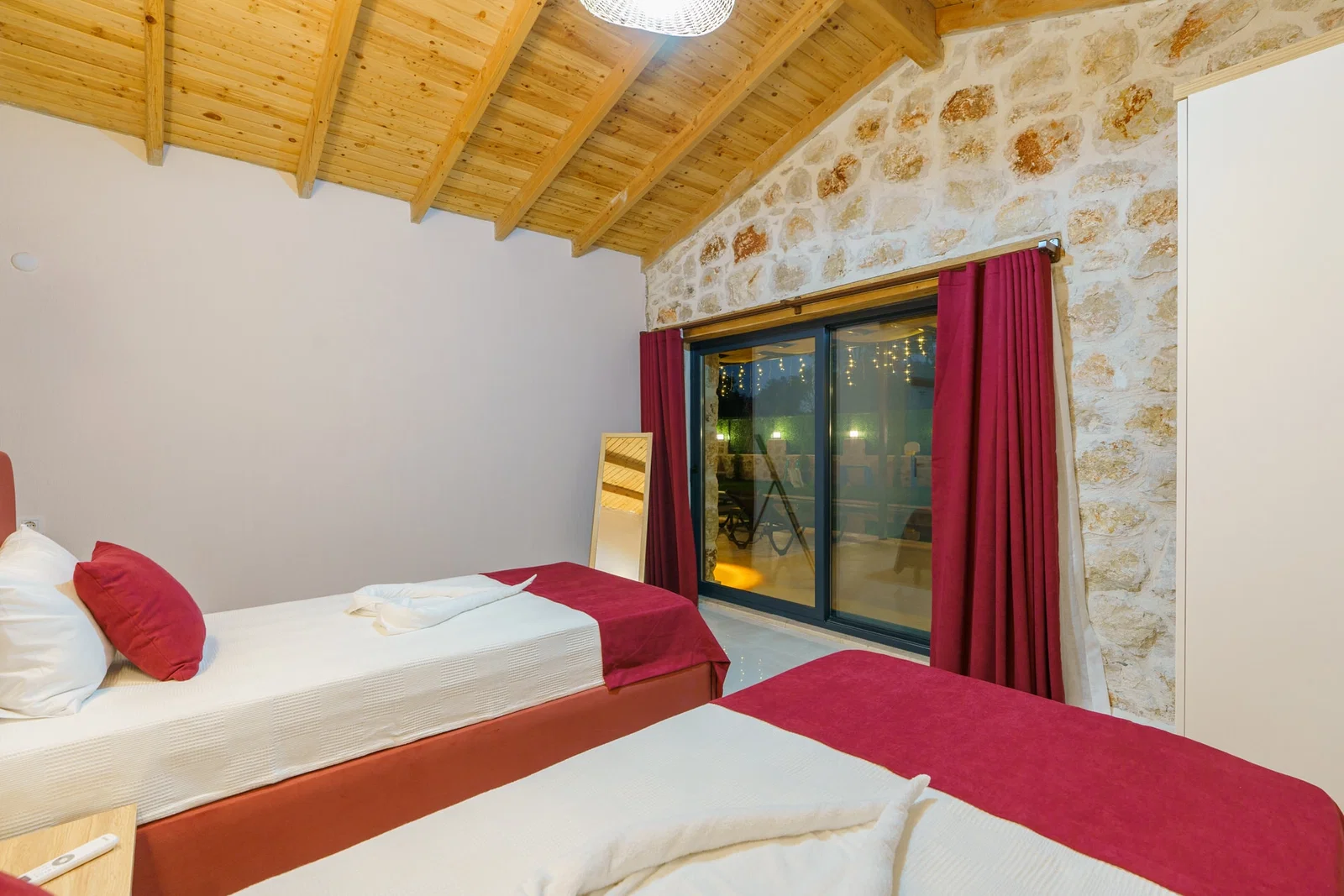 Patara’da Balayı Çiftlerine Uygun, Korunaklı Havuzlu, 2 Yatak Odalı, Kiralık Villa