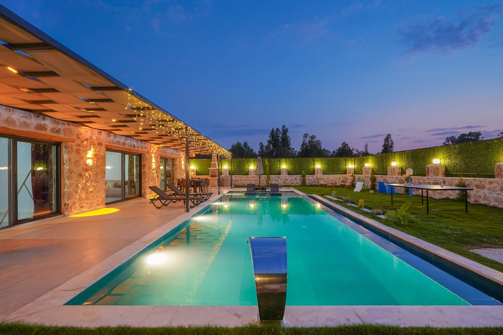 Patara’da Balayı Çiftlerine Uygun, Korunaklı Havuzlu, 2 Yatak Odalı, Kiralık Villa