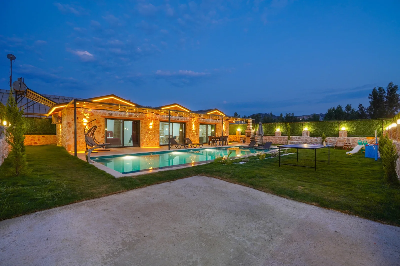 Patara’da Balayı Çiftlerine Uygun, Korunaklı Havuzlu, 2 Yatak Odalı, Kiralık Villa