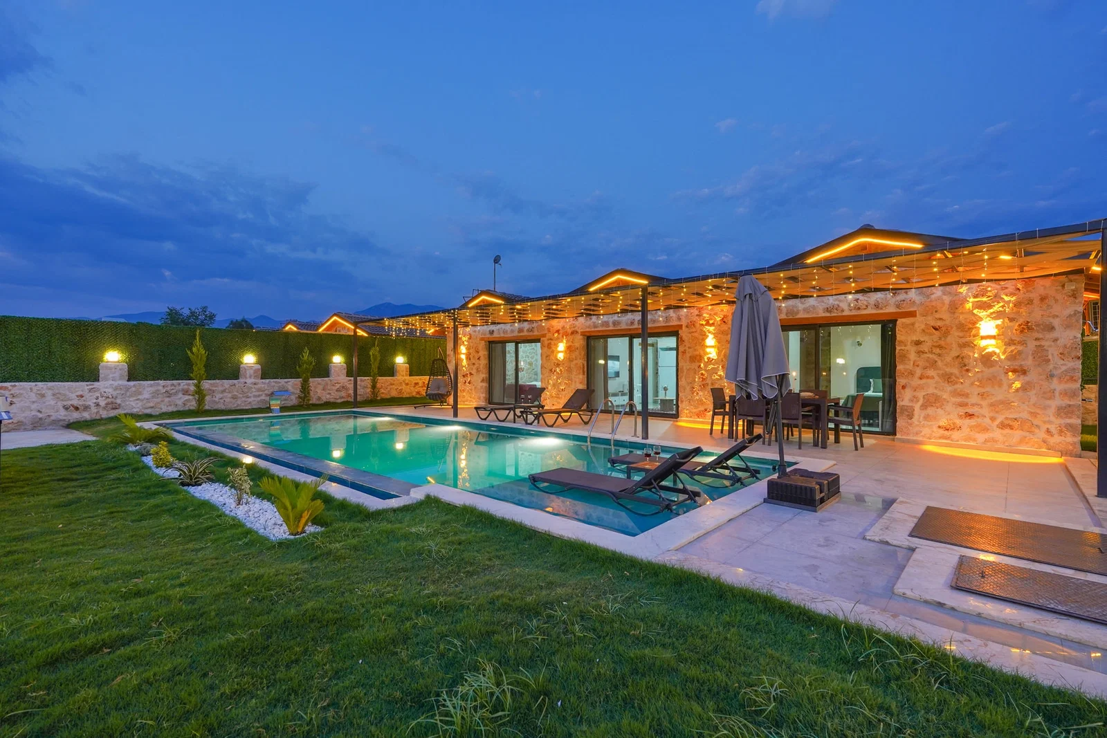 Patara’da Balayı Çiftlerine Uygun, Korunaklı Havuzlu, 2 Yatak Odalı, Kiralık Villa