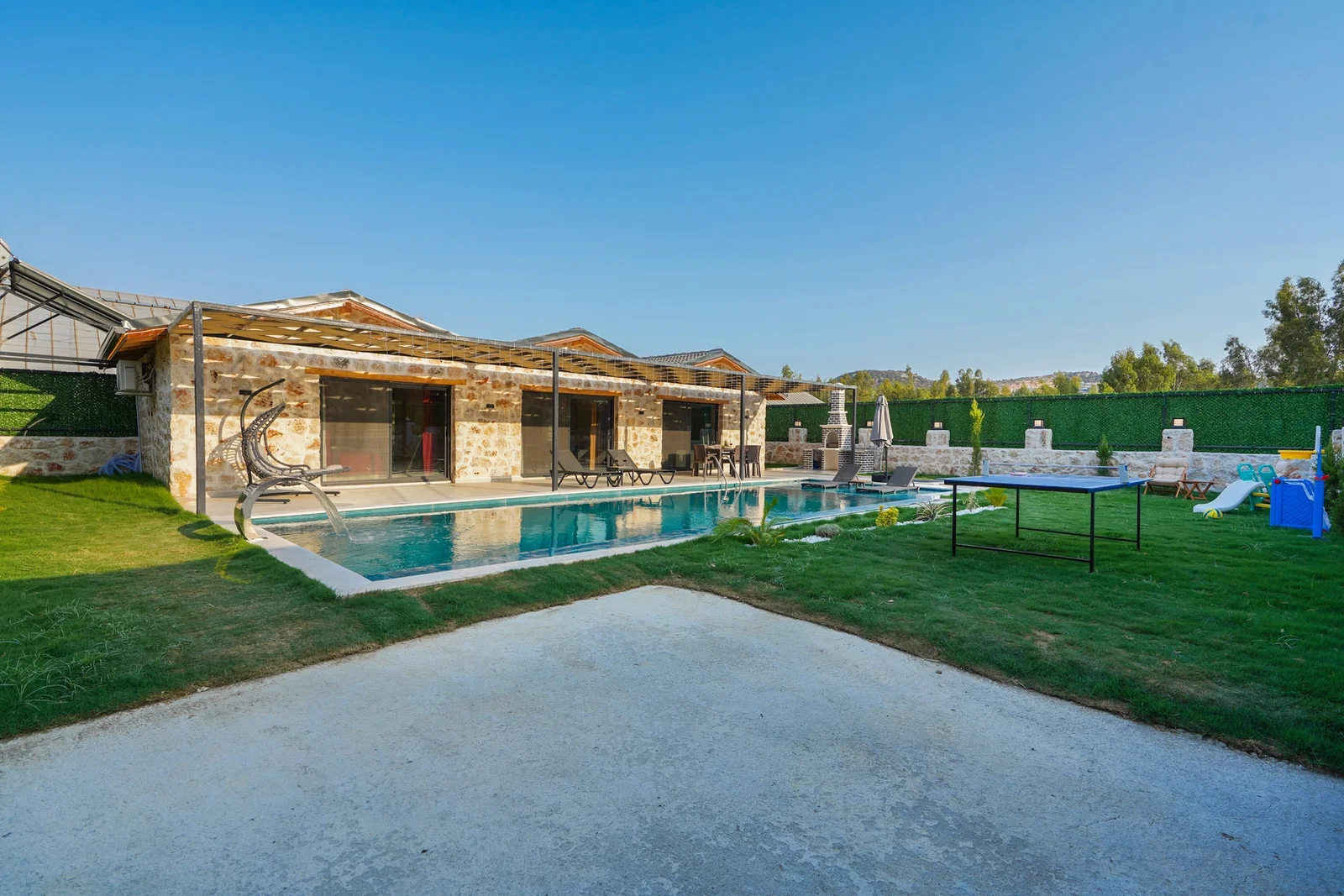 Patara’da Balayı Çiftlerine Uygun, Korunaklı Havuzlu, 2 Yatak Odalı, Kiralık Villa