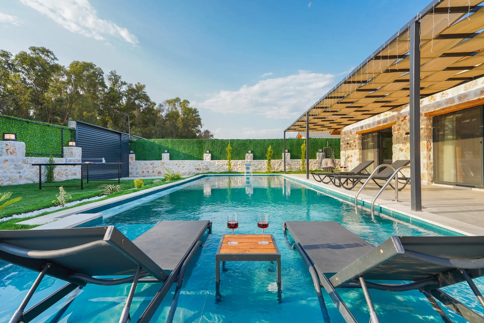 Patara’da Balayı Çiftlerine Uygun, Korunaklı Havuzlu, 2 Yatak Odalı, Kiralık Villa