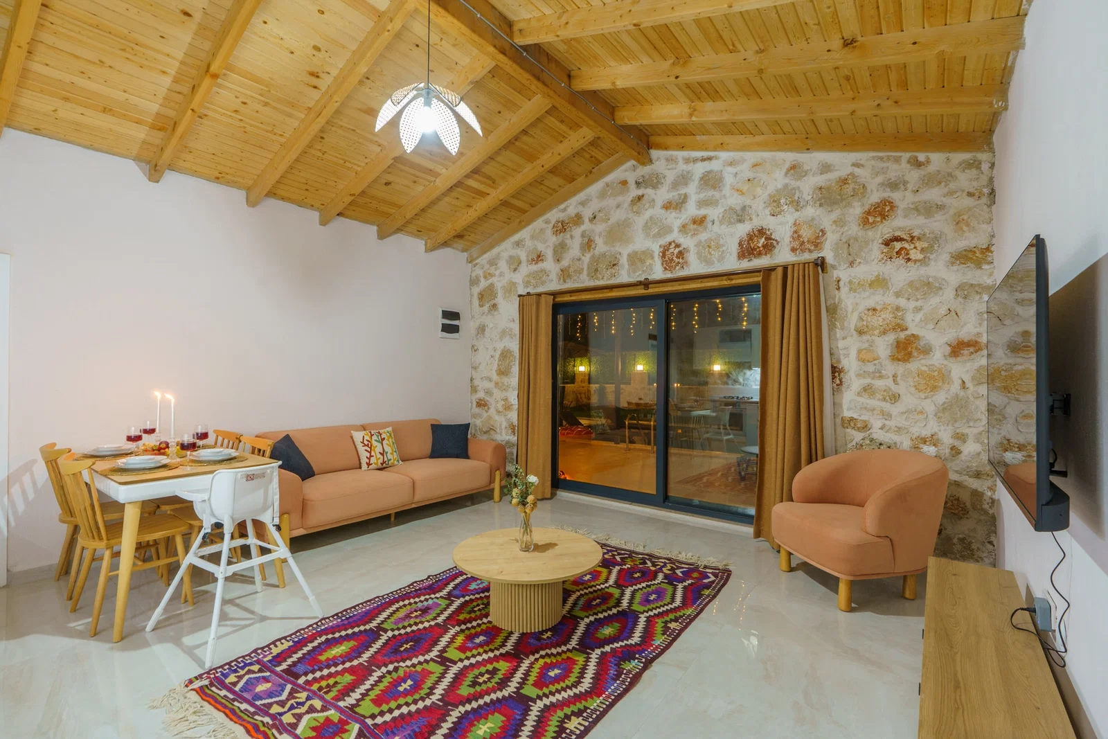 Patara’da Balayı Çiftlerine Uygun, Korunaklı Havuzlu, 2 Yatak Odalı, Kiralık Villa