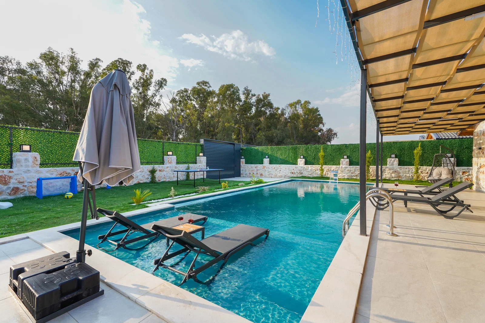 Patara’da Balayı Çiftlerine Uygun, Korunaklı Havuzlu, 2 Yatak Odalı, Kiralık Villa