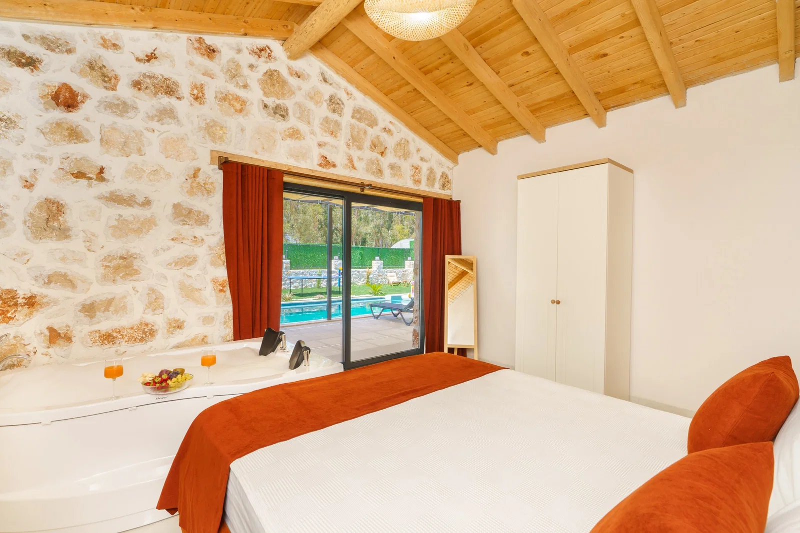Patara’da Huzurlu, Korunaklı Havuzlu, 4 Kişilik, Kiralık Villa