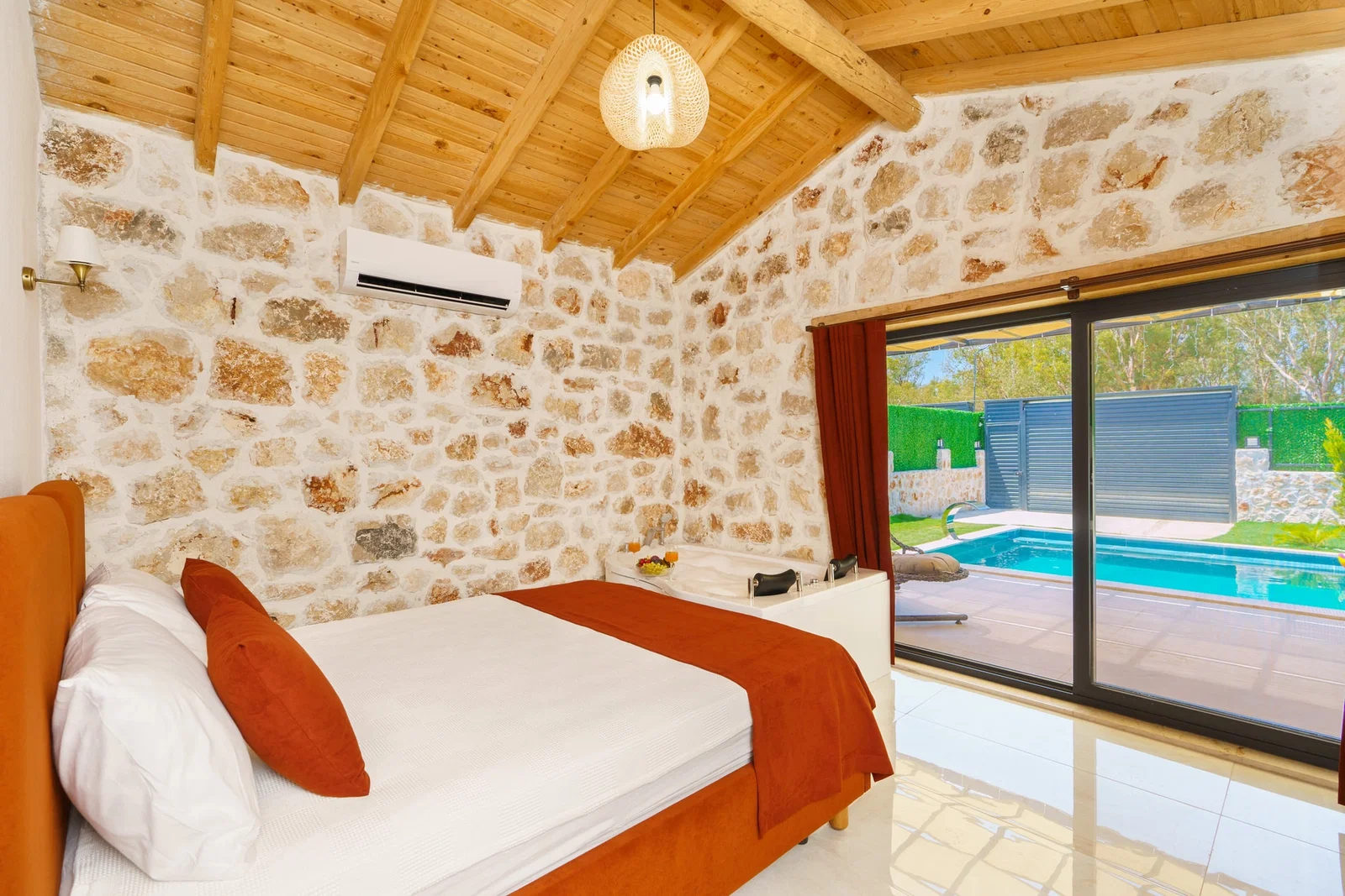 Patara’da Huzurlu, Korunaklı Havuzlu, 4 Kişilik, Kiralık Villa