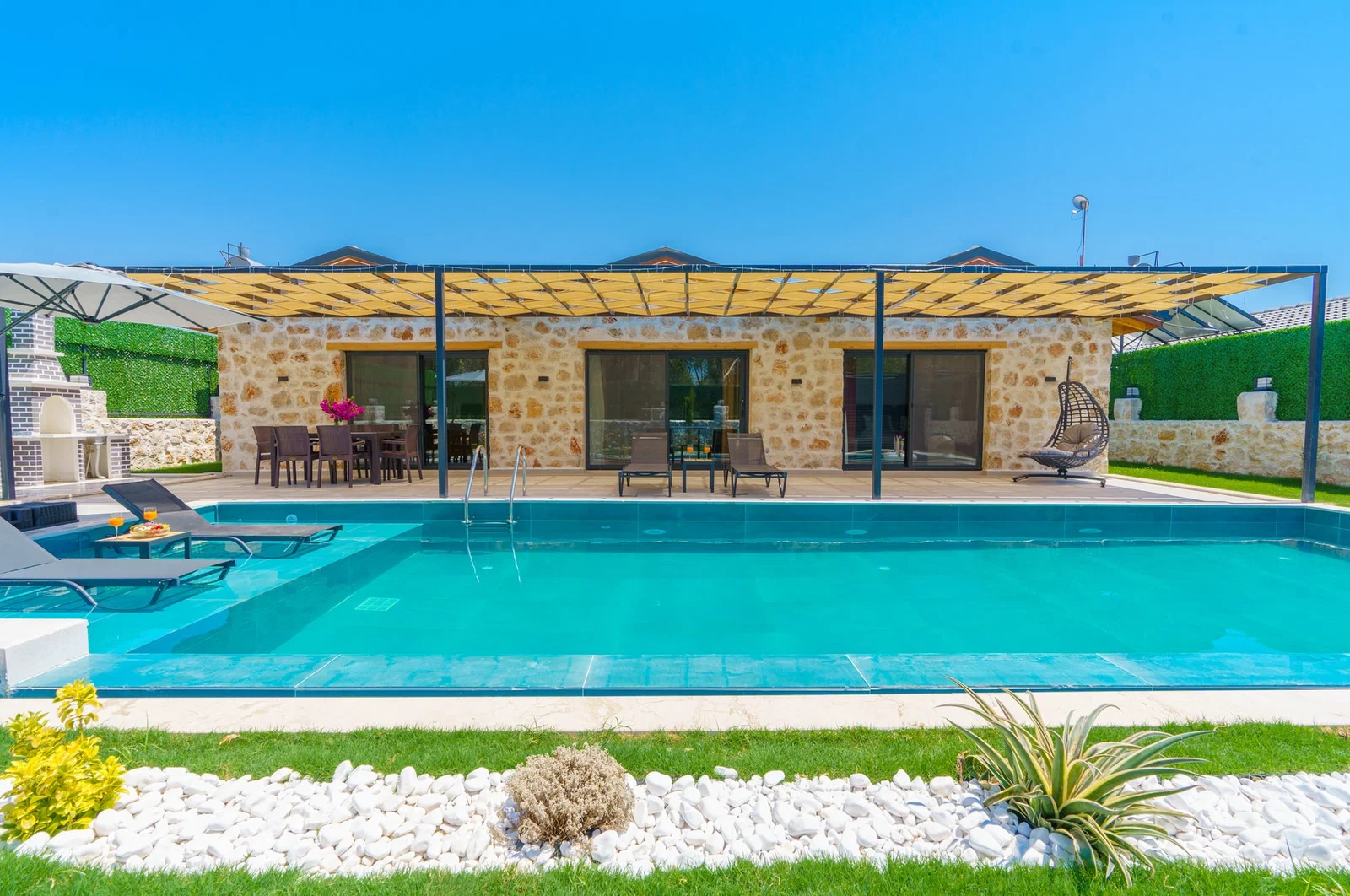 Patara’da Huzurlu, Korunaklı Havuzlu, 4 Kişilik, Kiralık Villa