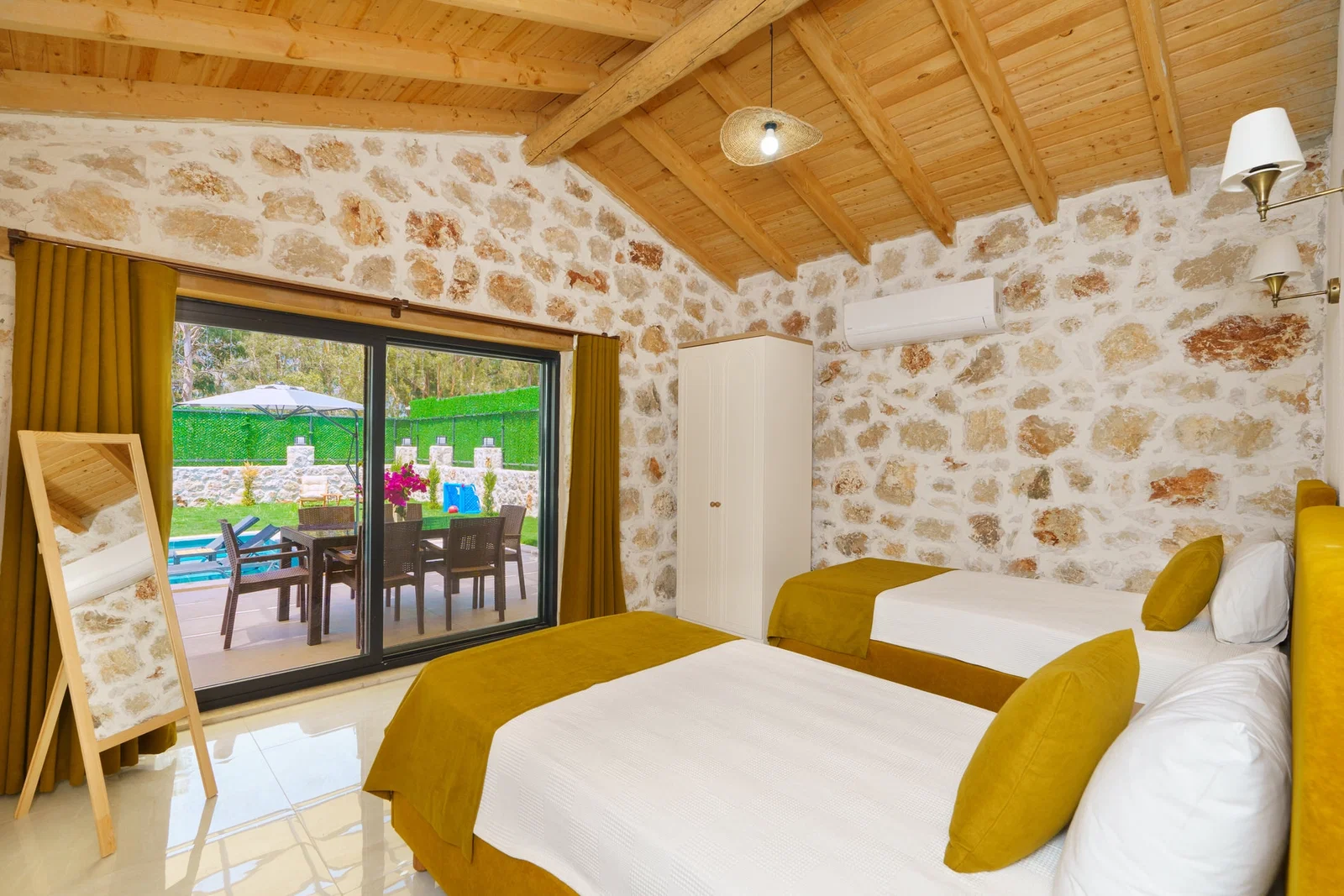 Patara’da Huzurlu, Korunaklı Havuzlu, 4 Kişilik, Kiralık Villa