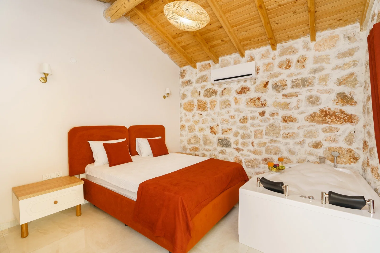 Patara’da Huzurlu, Korunaklı Havuzlu, 4 Kişilik, Kiralık Villa