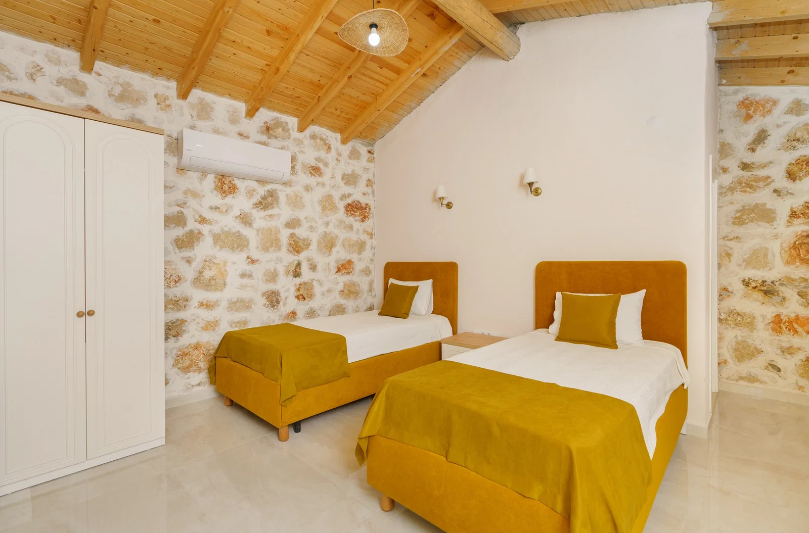 Patara’da Huzurlu, Korunaklı Havuzlu, 4 Kişilik, Kiralık Villa