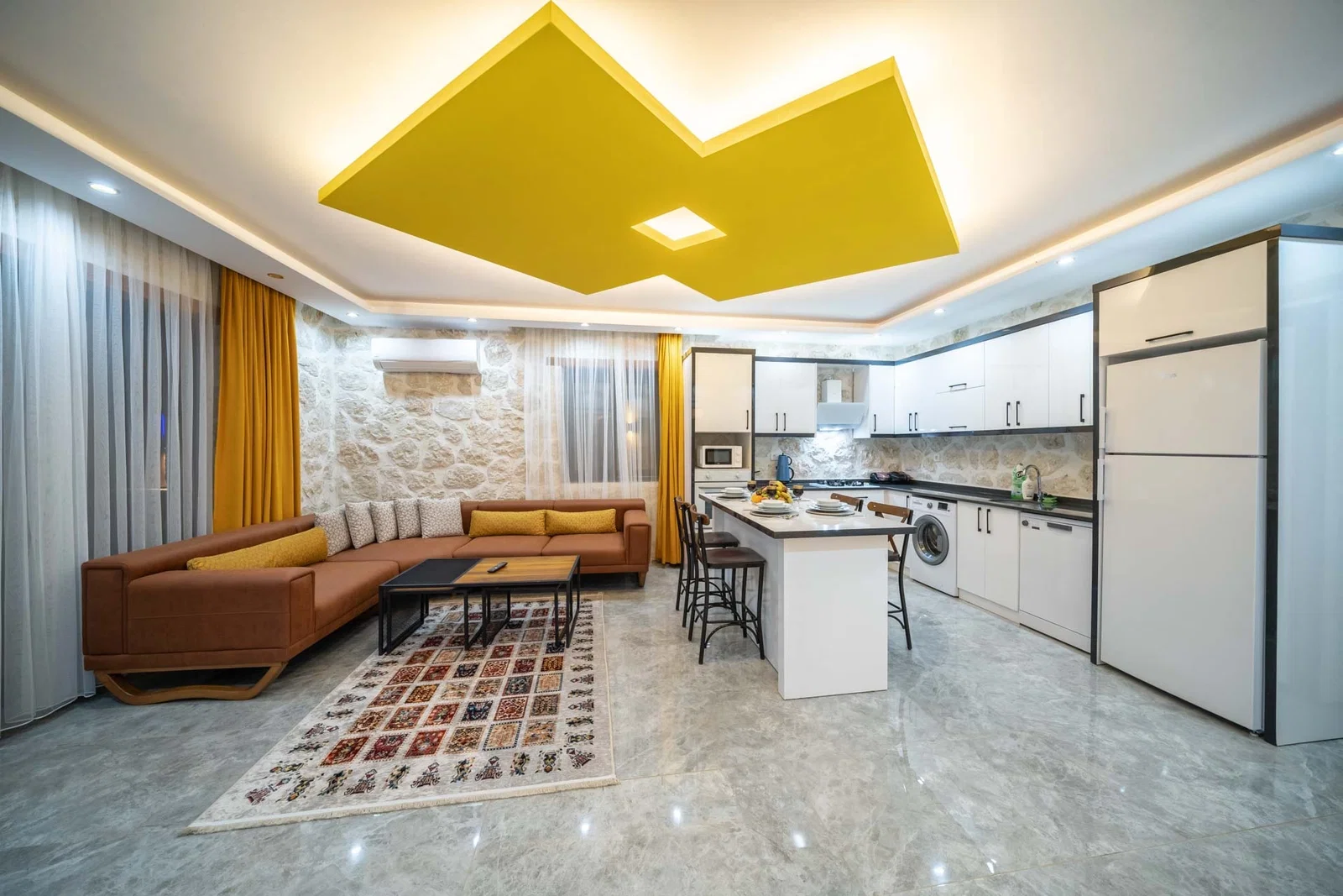 Yeşilköy’de Balayı Çiftlerine Uygun, Korunaklı Havuzlu, 2 Yatak Odalı, Kiralık Villa