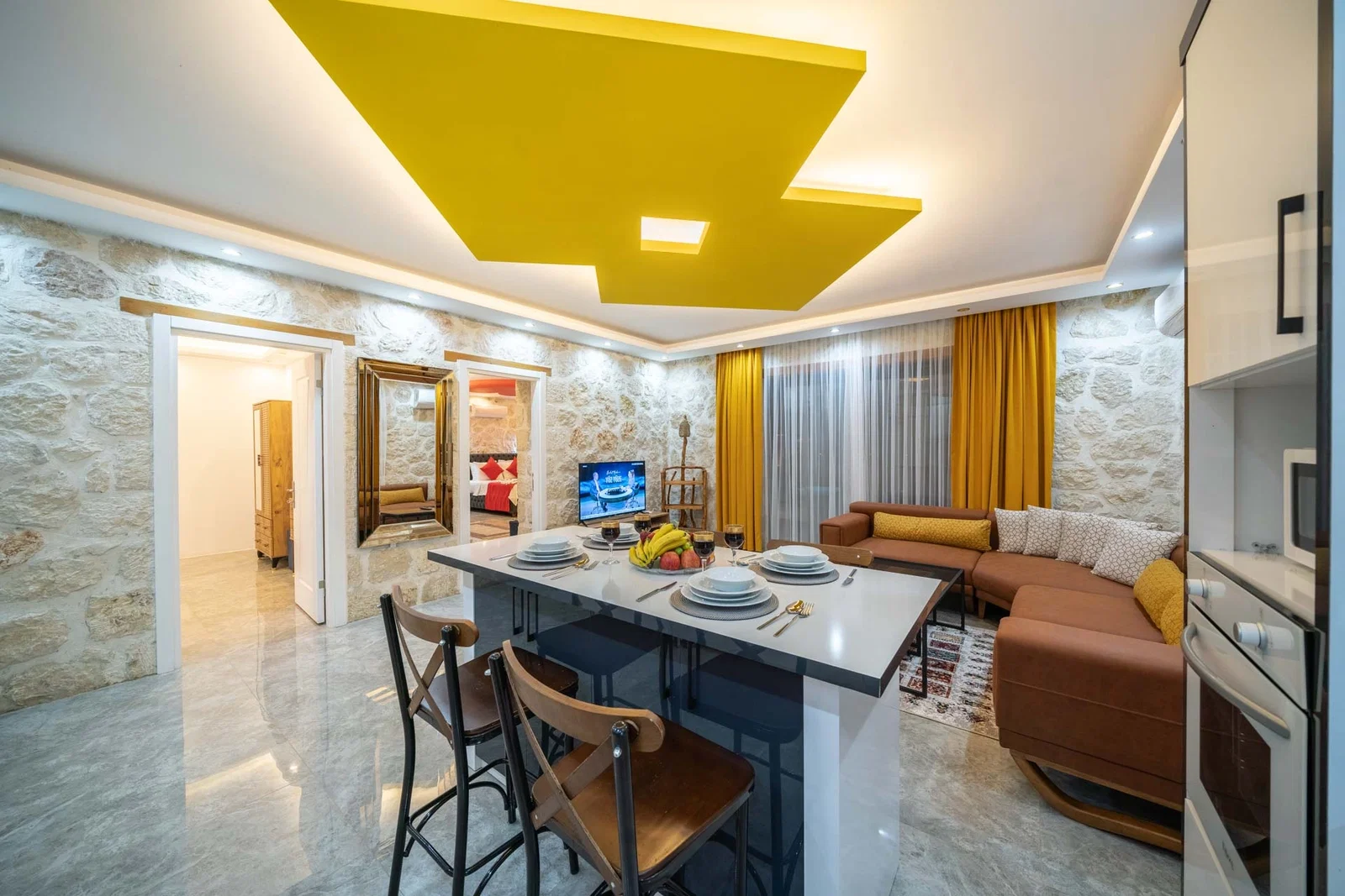 Yeşilköy’de Balayı Çiftlerine Uygun, Korunaklı Havuzlu, 2 Yatak Odalı, Kiralık Villa